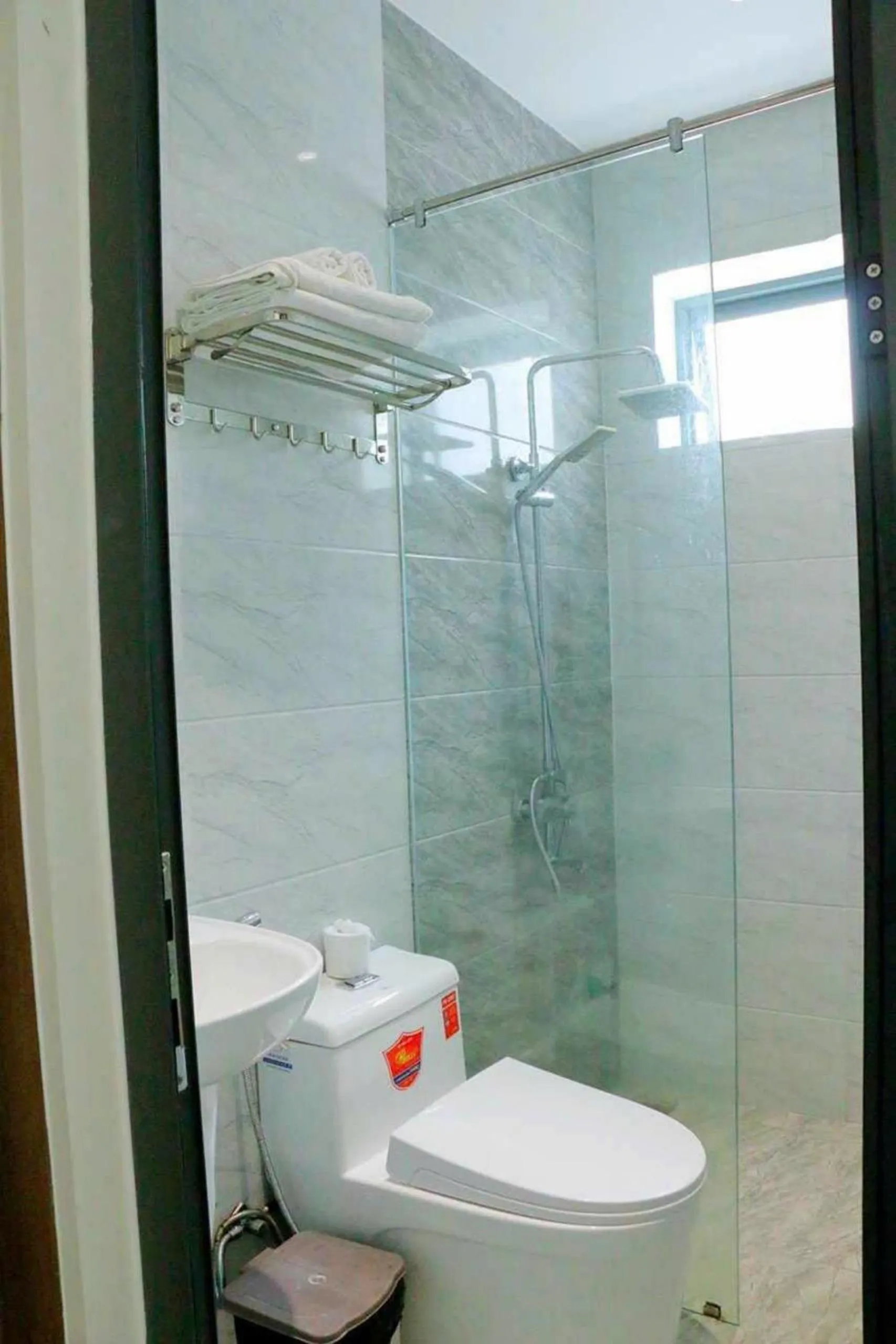Shower in Oliver Hotel