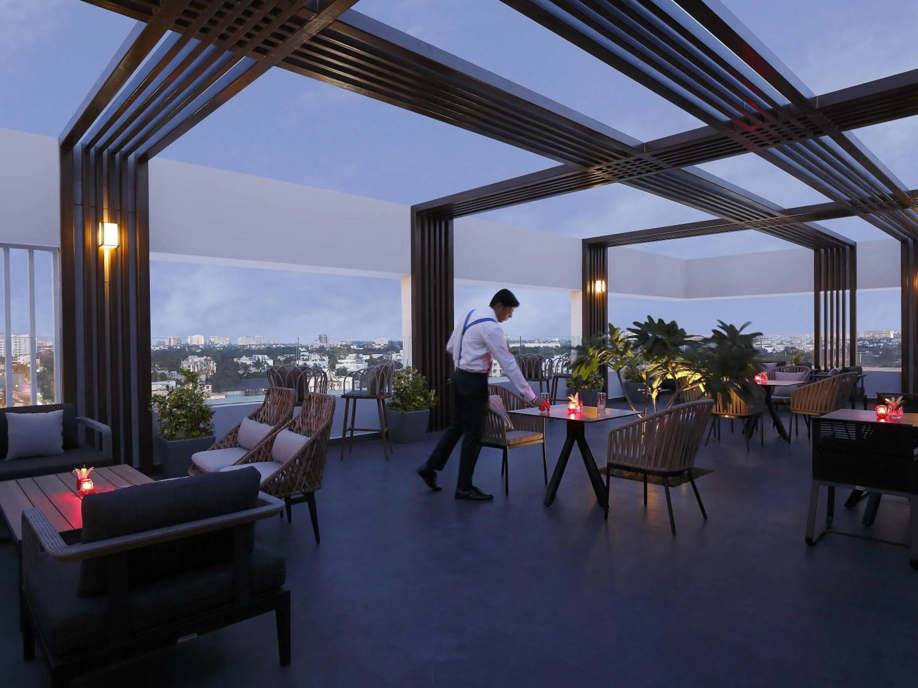 Restaurant/places to eat in Novotel Chennai Chamiers Road