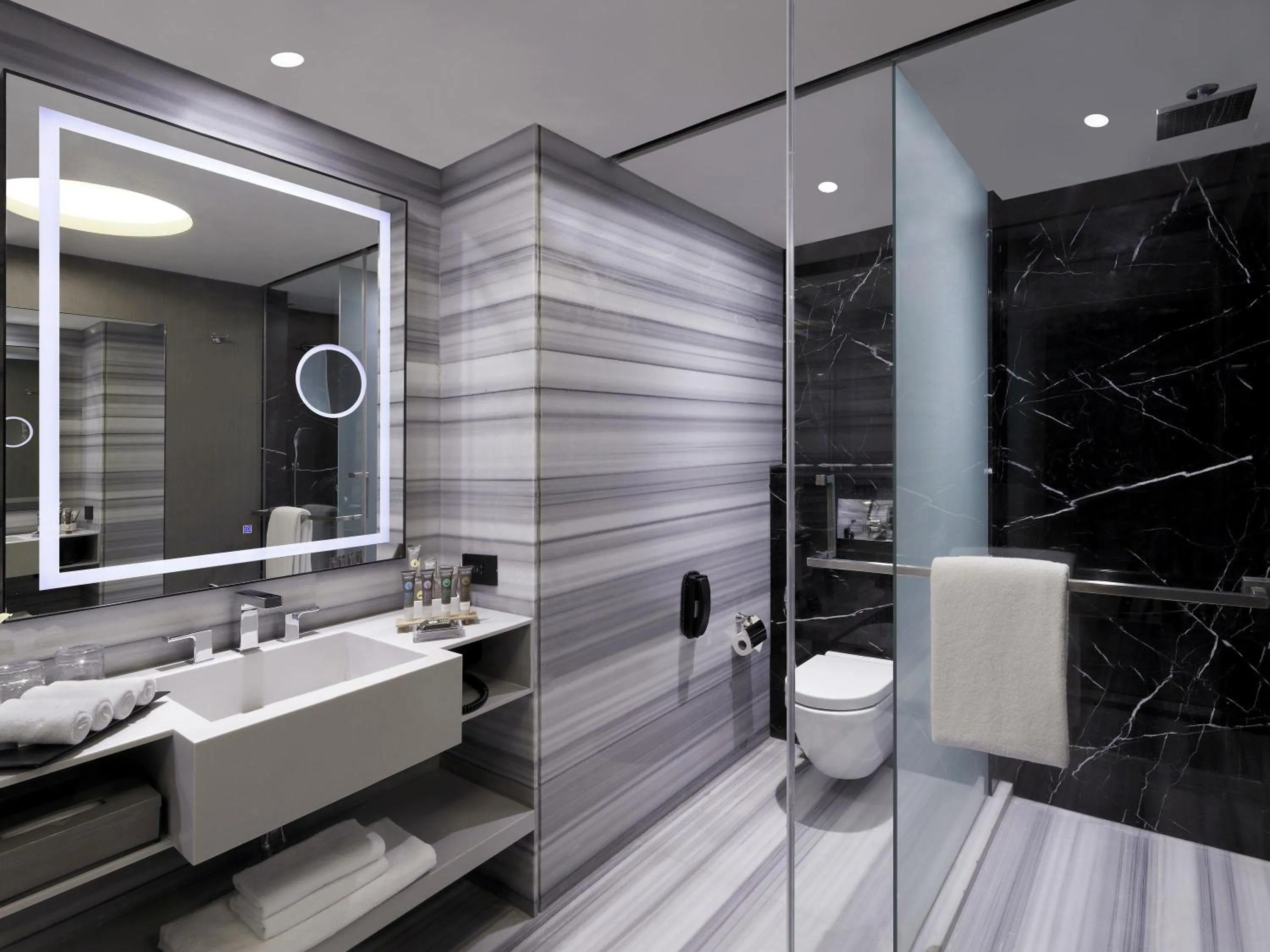 Bedroom in Novotel Chennai Chamiers Road