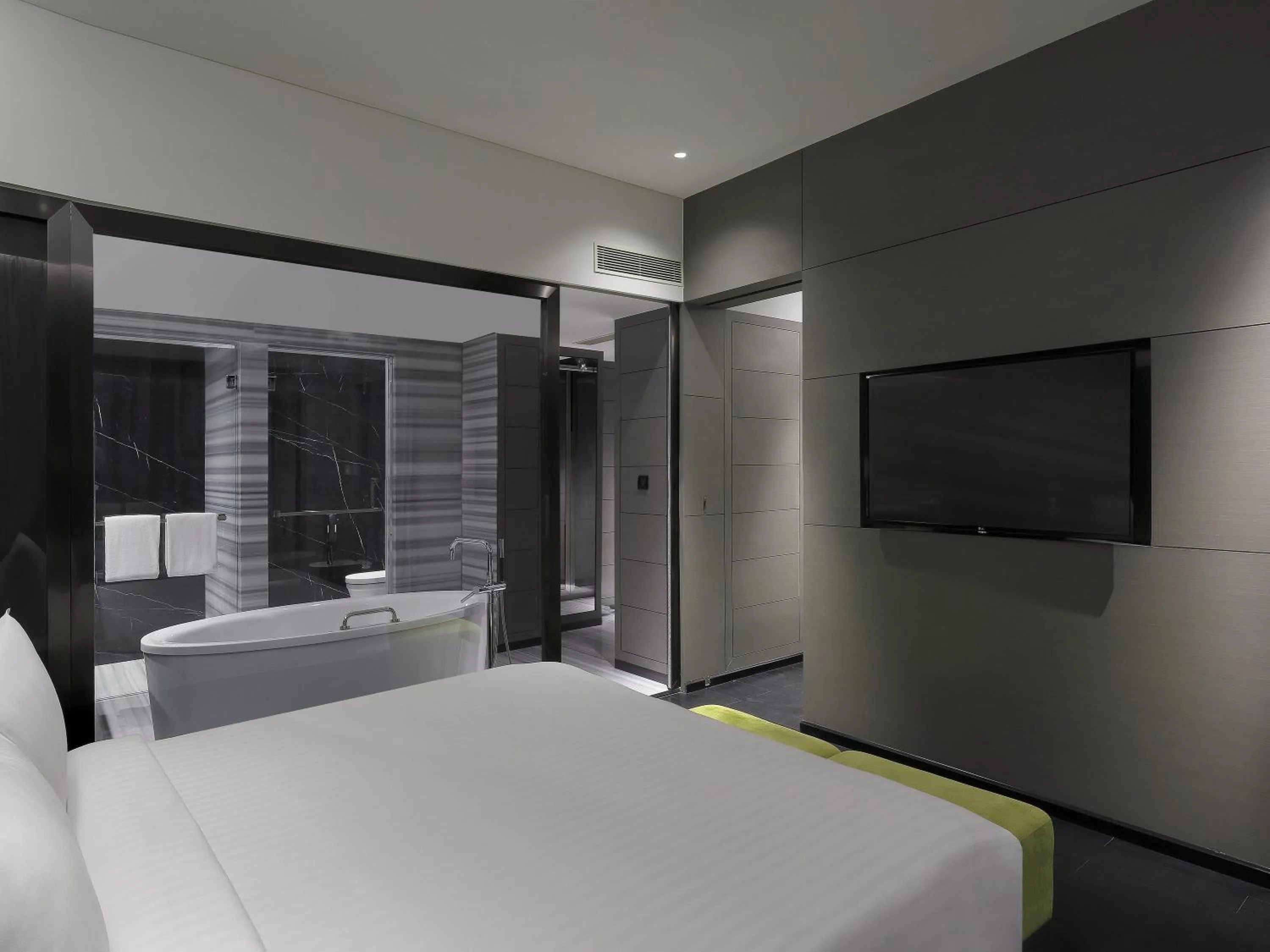 Bedroom, Bed in Novotel Chennai Chamiers Road