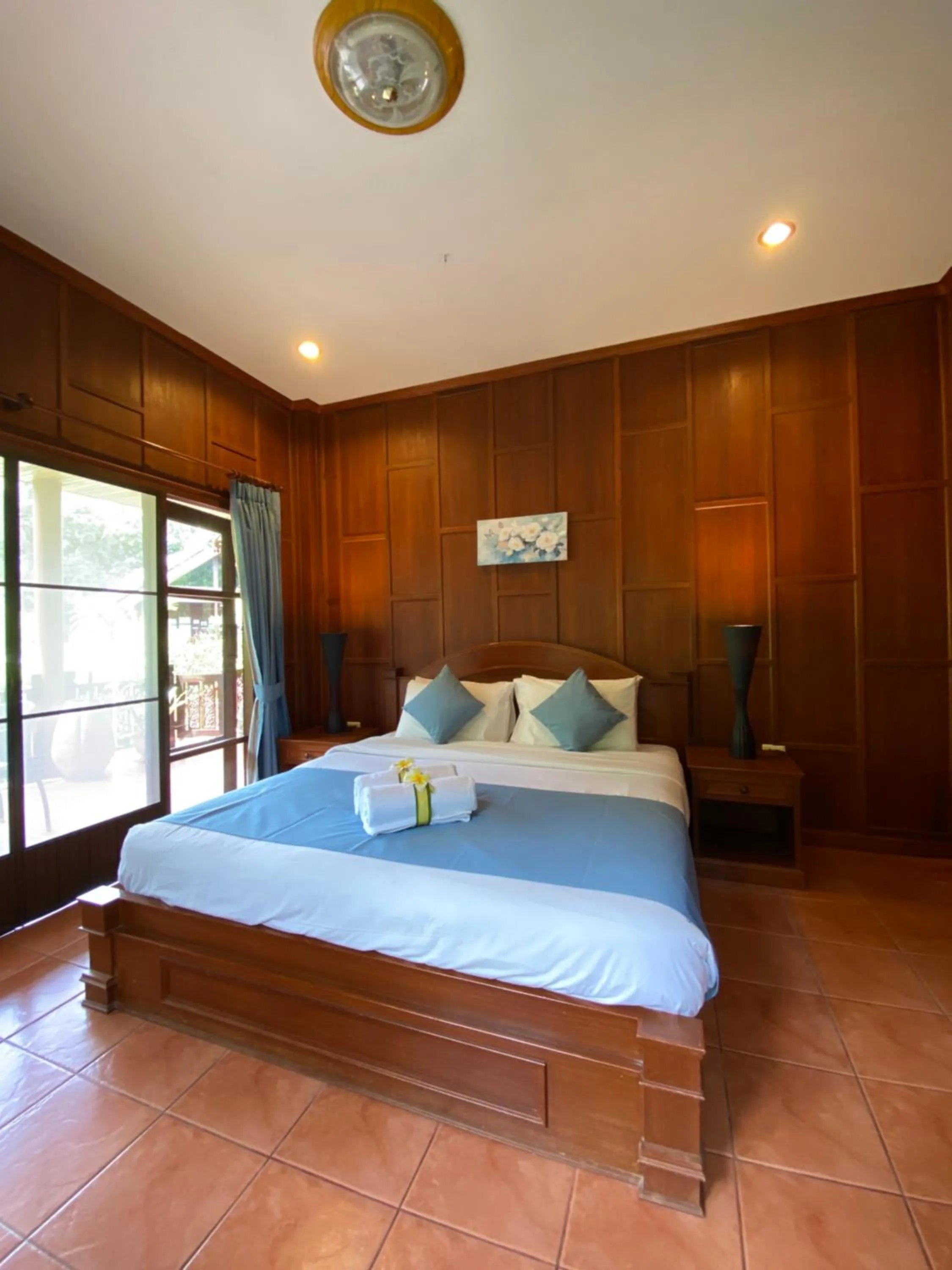 Photo of the whole room, Bed in Baan Laem Noi Villa's