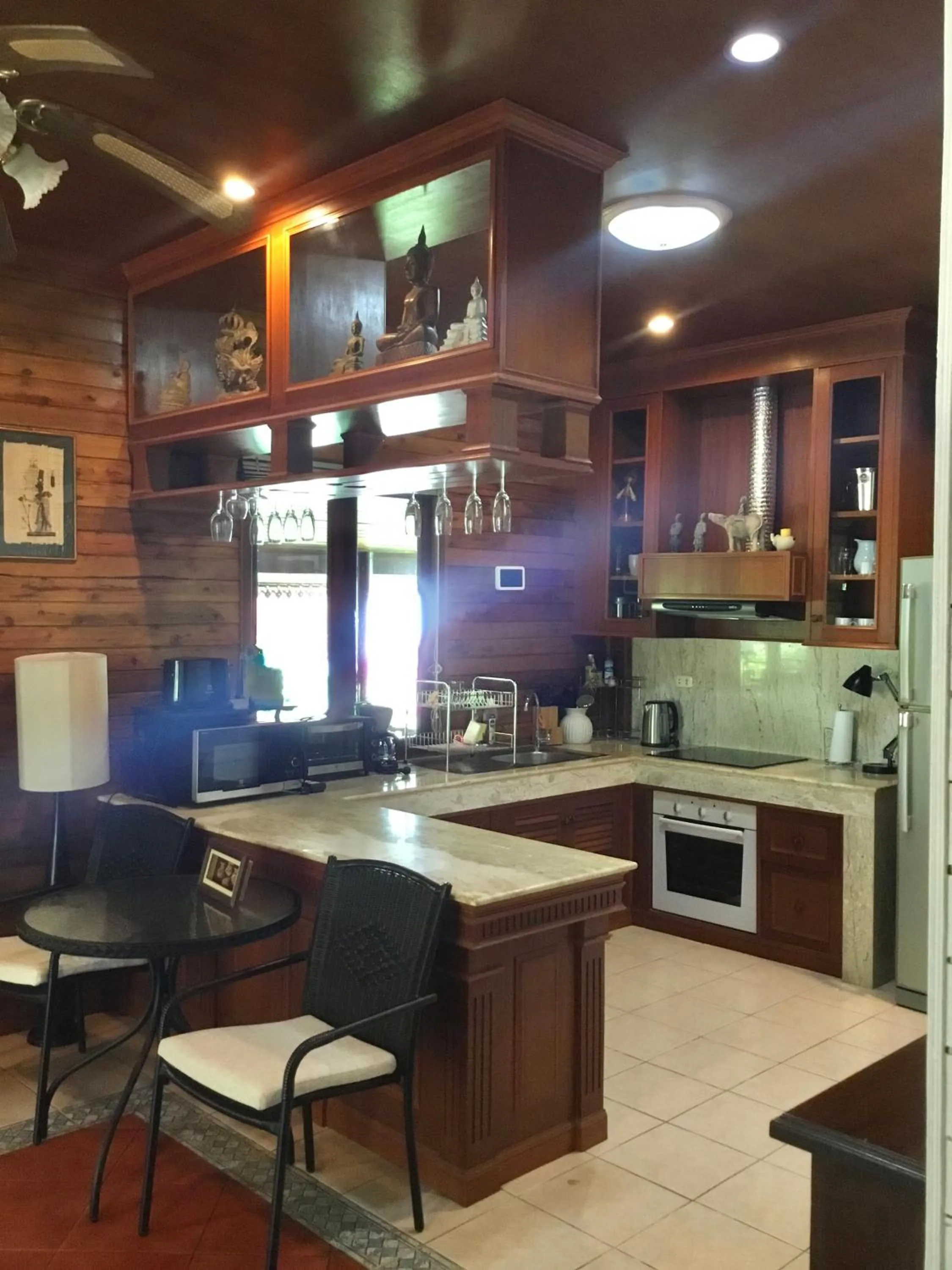 Kitchen or kitchenette in Baan Laem Noi Villa's