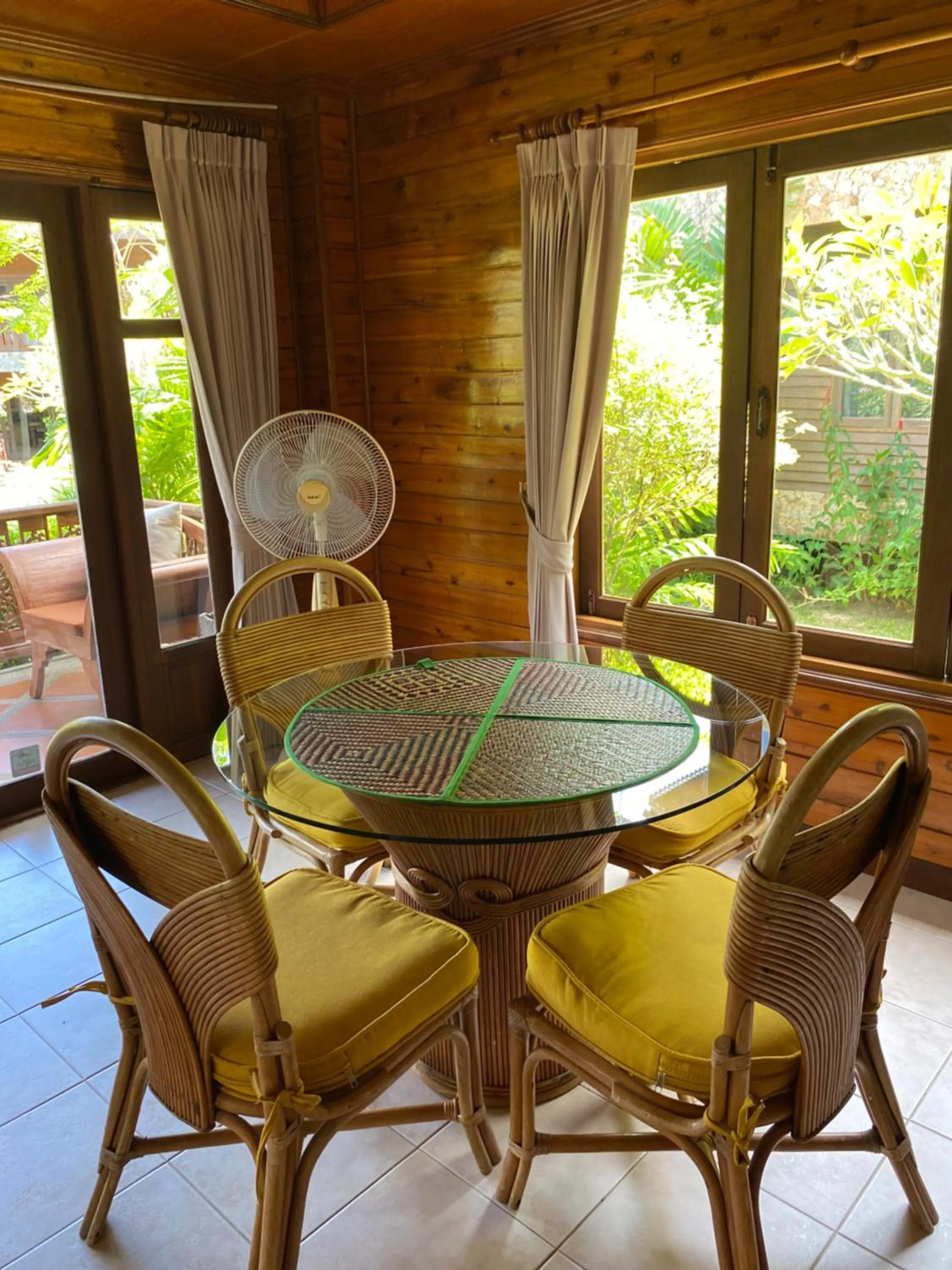 Baan Laem Noi Villa's