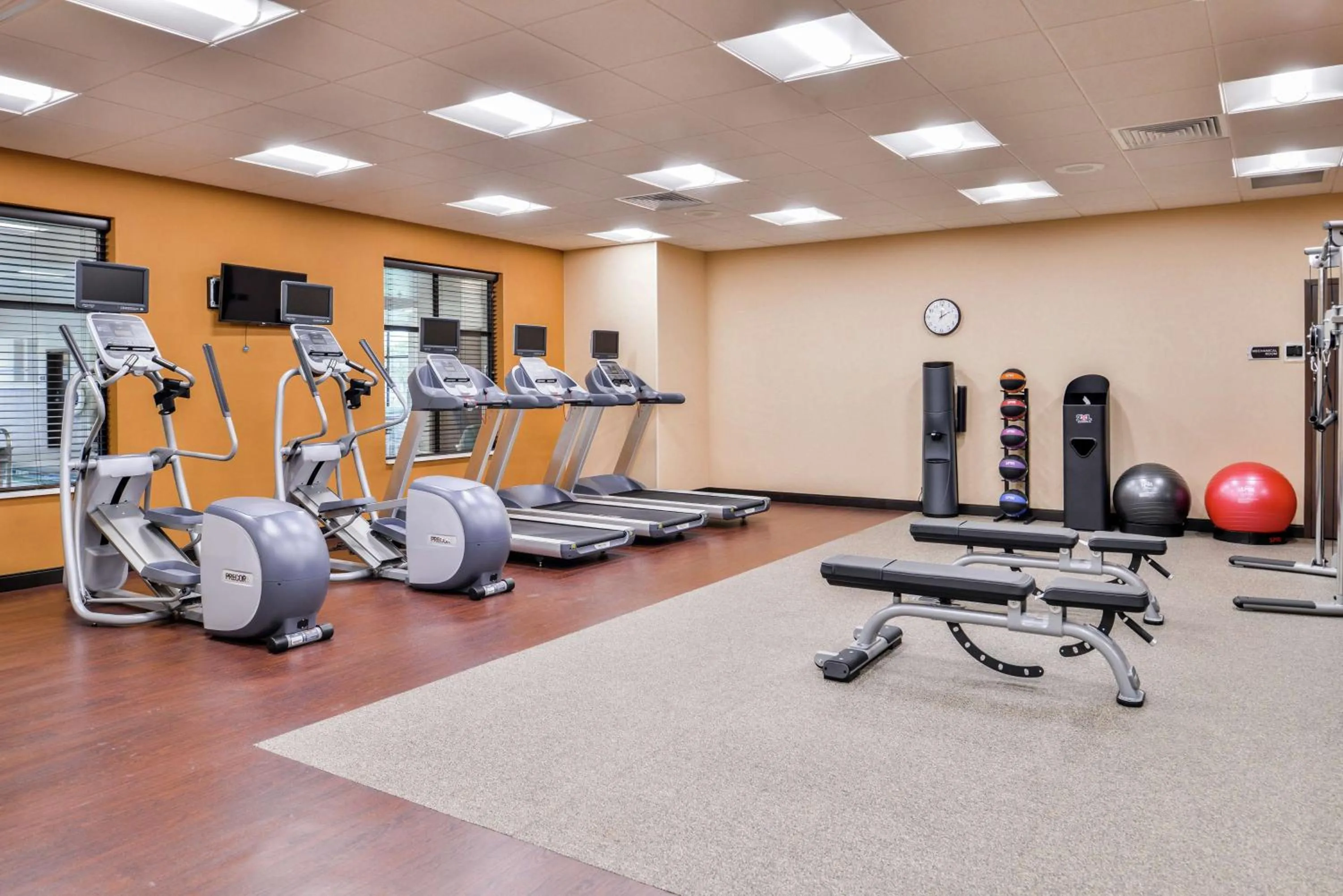 Fitness centre/facilities in Homewood Suites Des Moines Airport