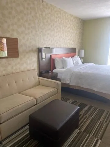 Bed in Home2 Suites By Hilton Elko