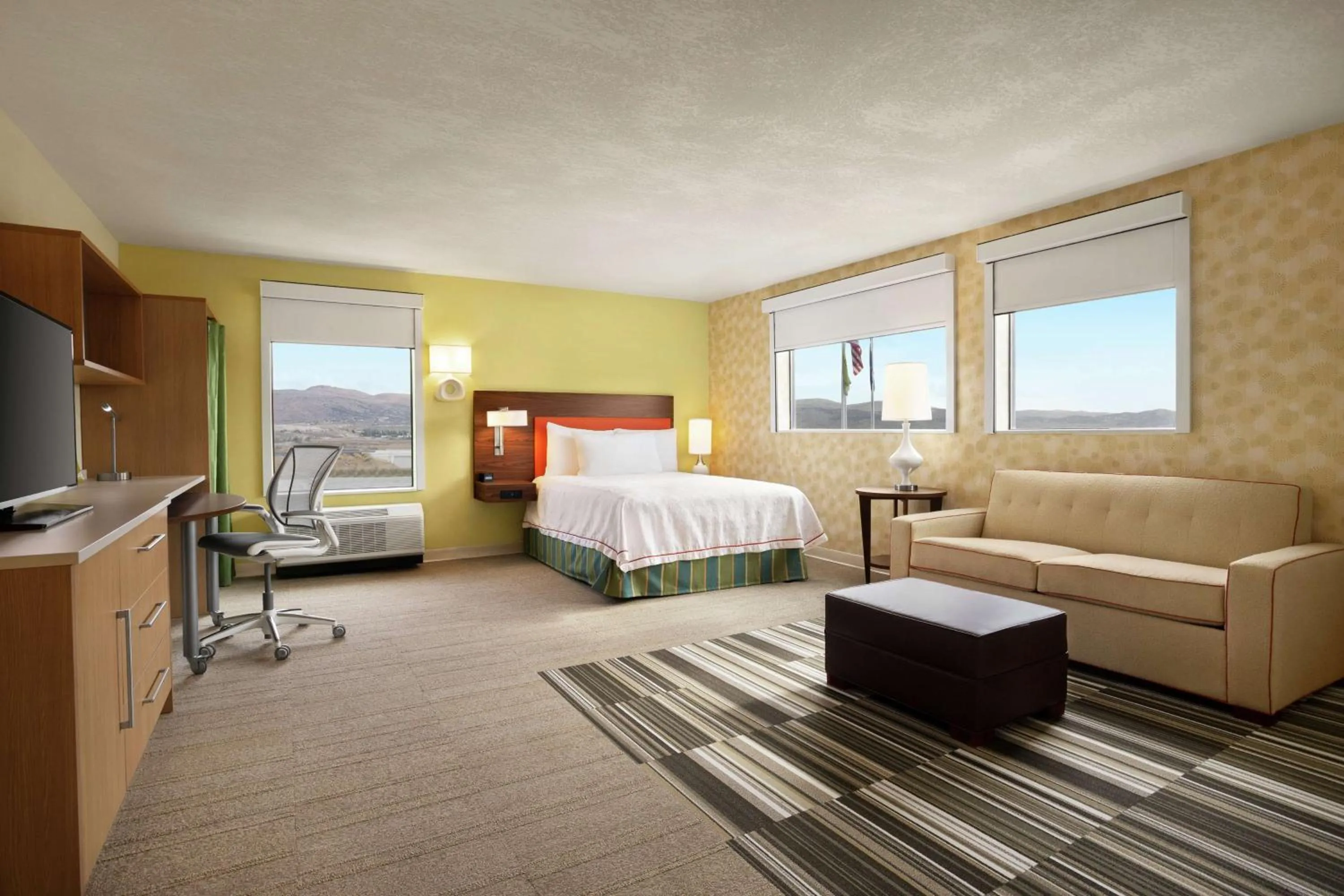 Bedroom, Bed in Home2 Suites By Hilton Elko