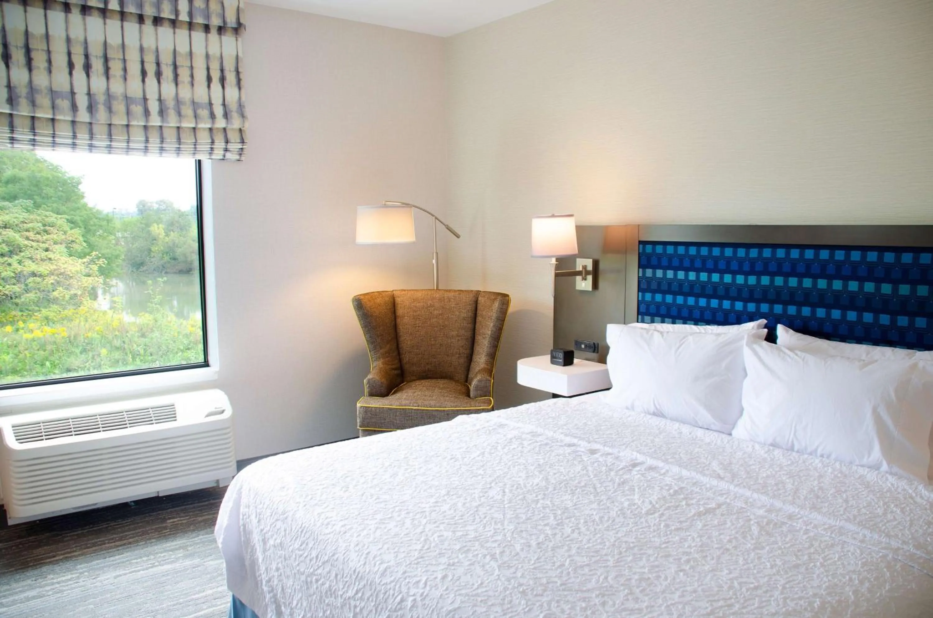 Bed in Hampton Inn Lebanon