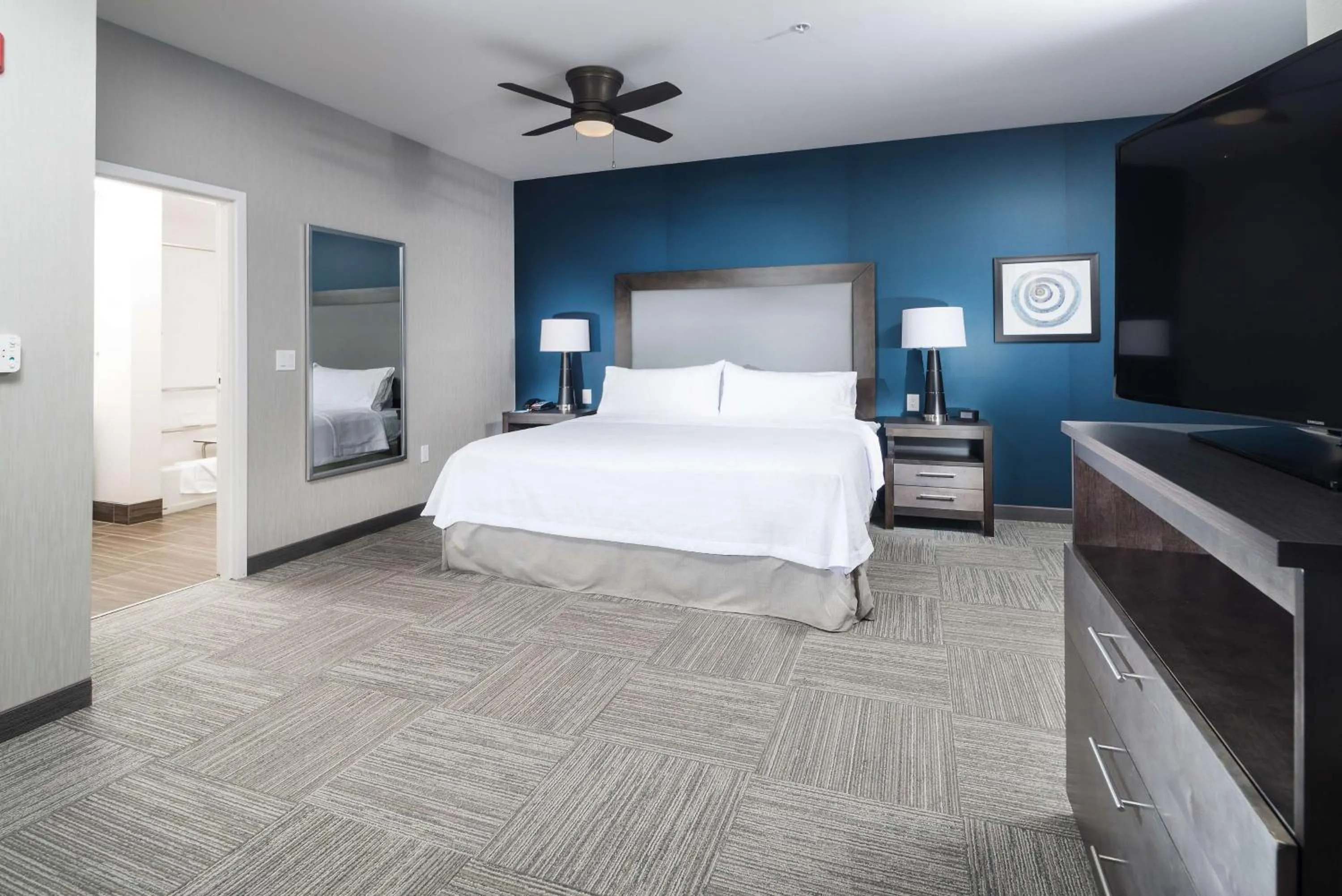 Bedroom, Bed in Homewood Suites By Hilton Tulsa Catoosa