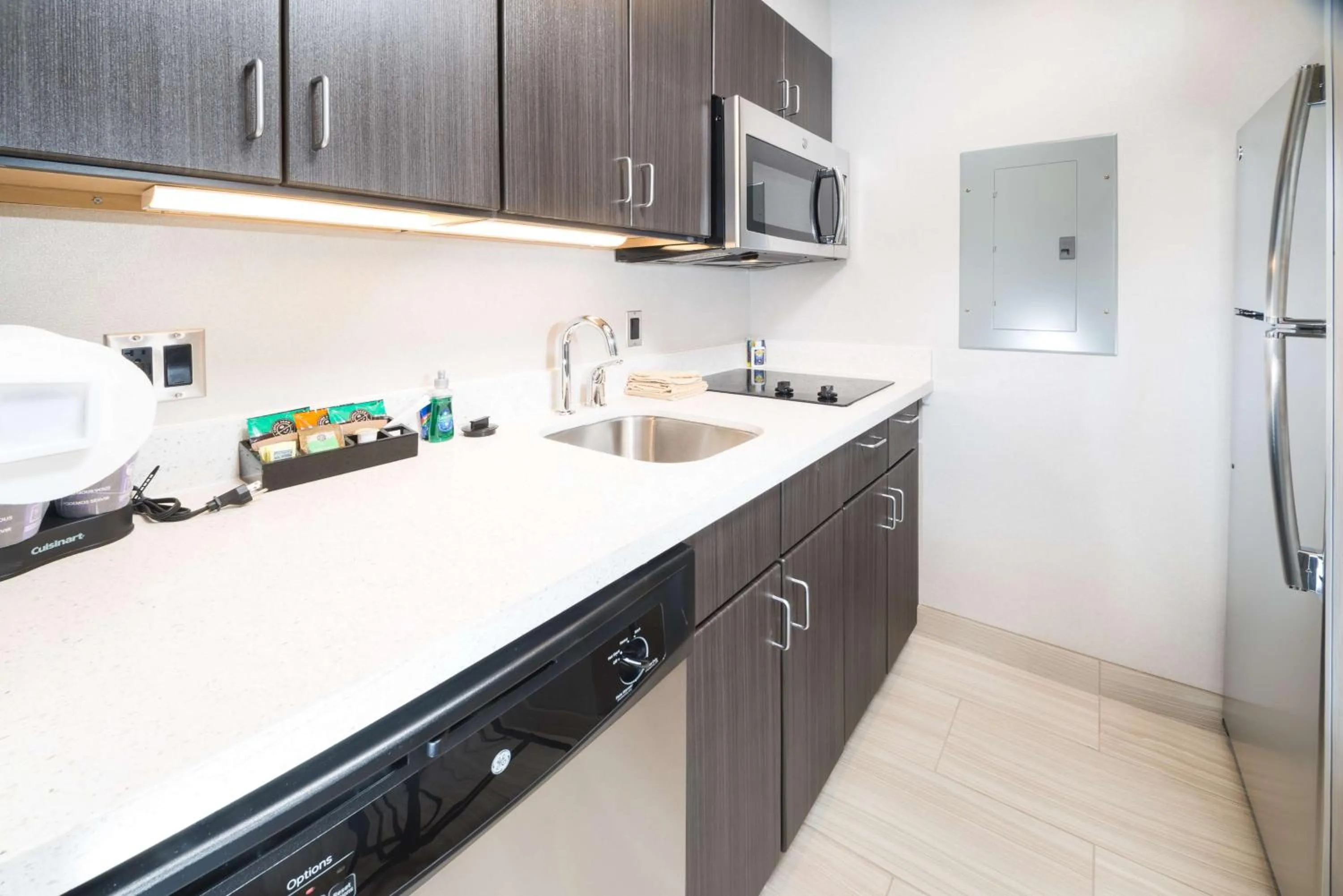 Kitchen or kitchenette in Homewood Suites By Hilton Tulsa Catoosa