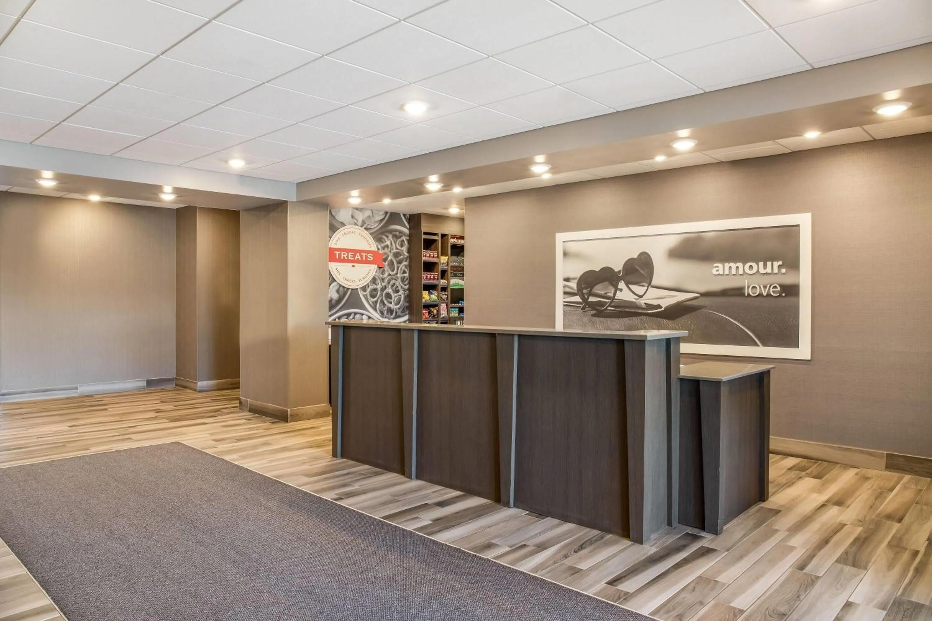 Lobby or reception in Ramada by Wyndham St Paul AB