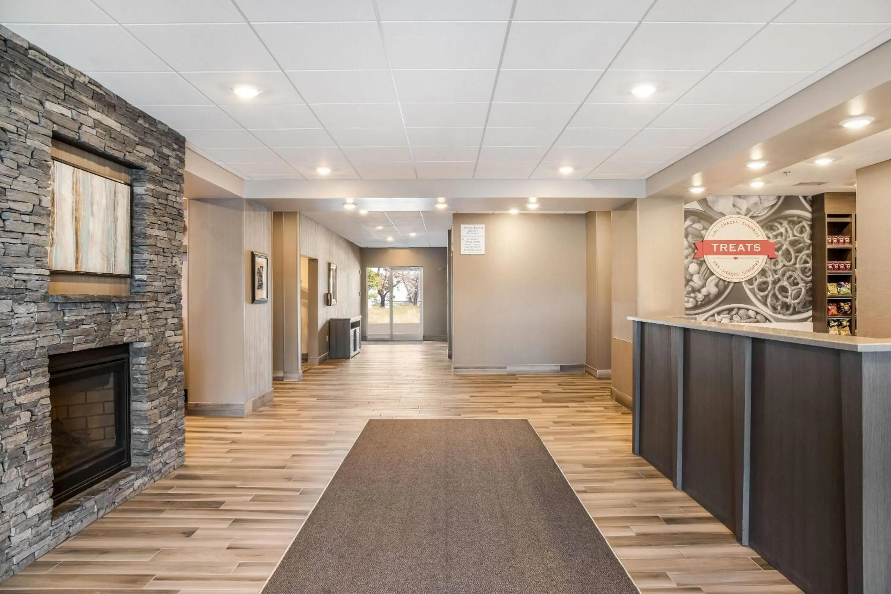 Lobby or reception in Ramada by Wyndham St Paul AB