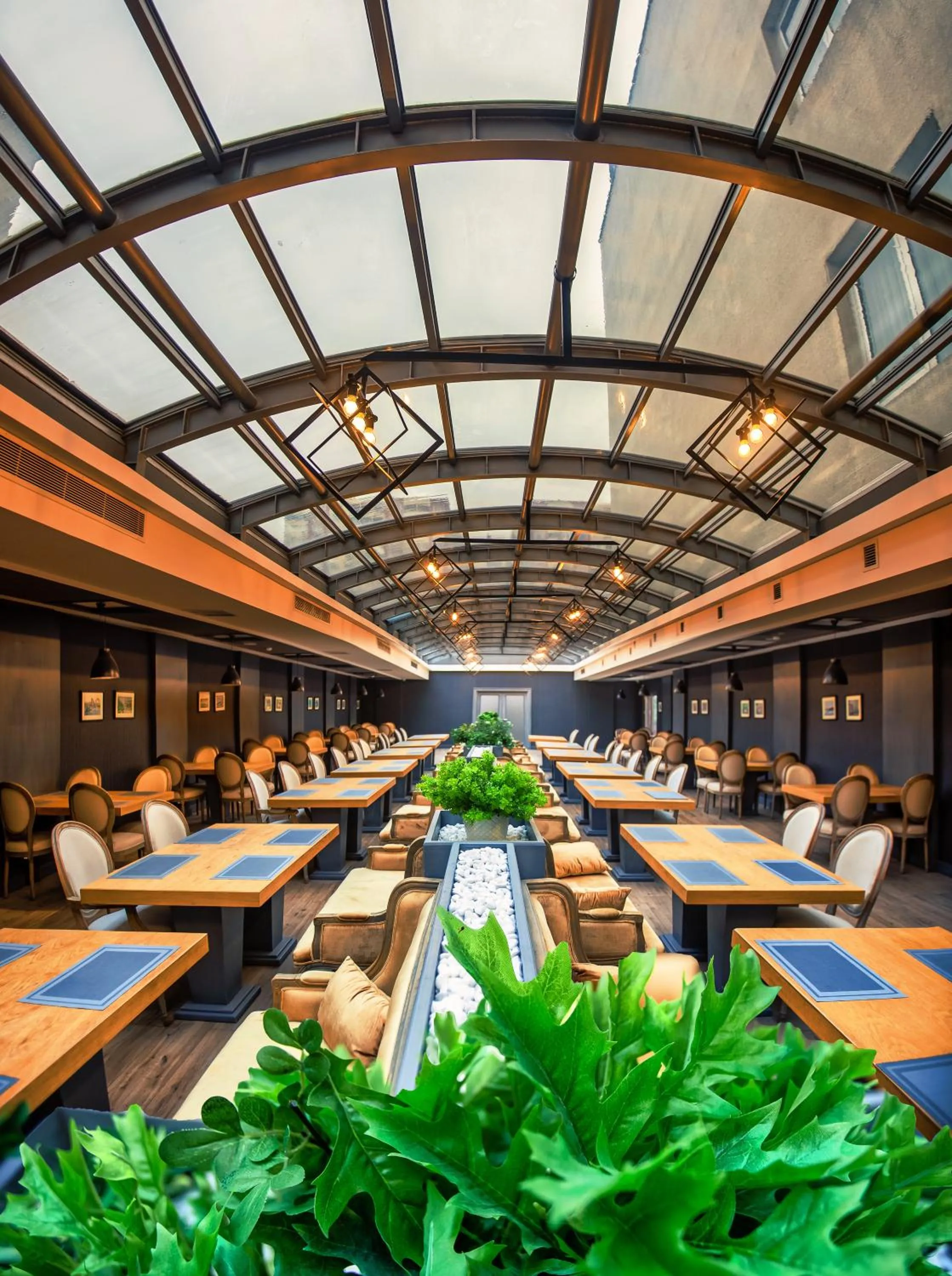 Restaurant/places to eat in Sky Hotel Baku