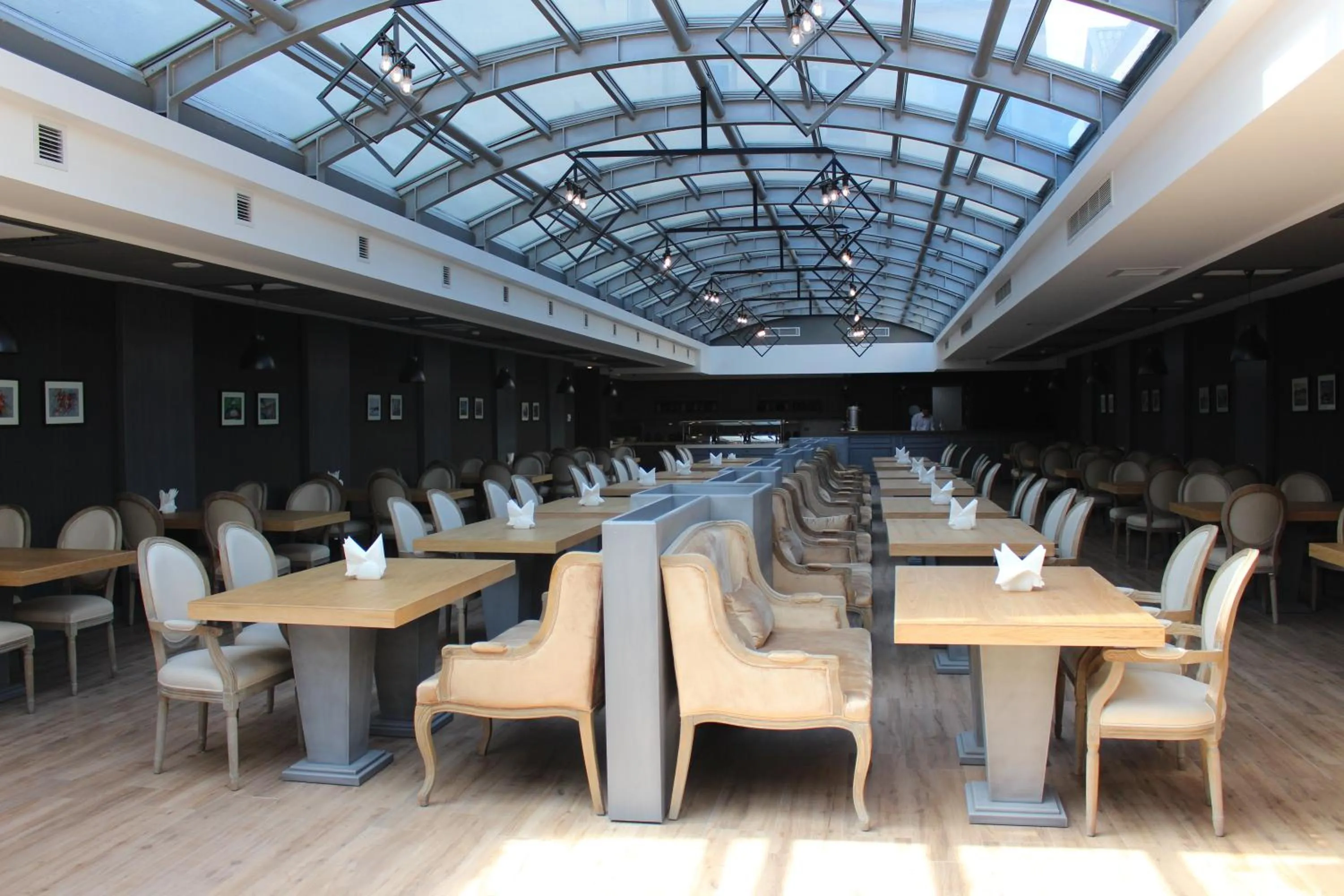 Restaurant/places to eat in Sky Hotel Baku