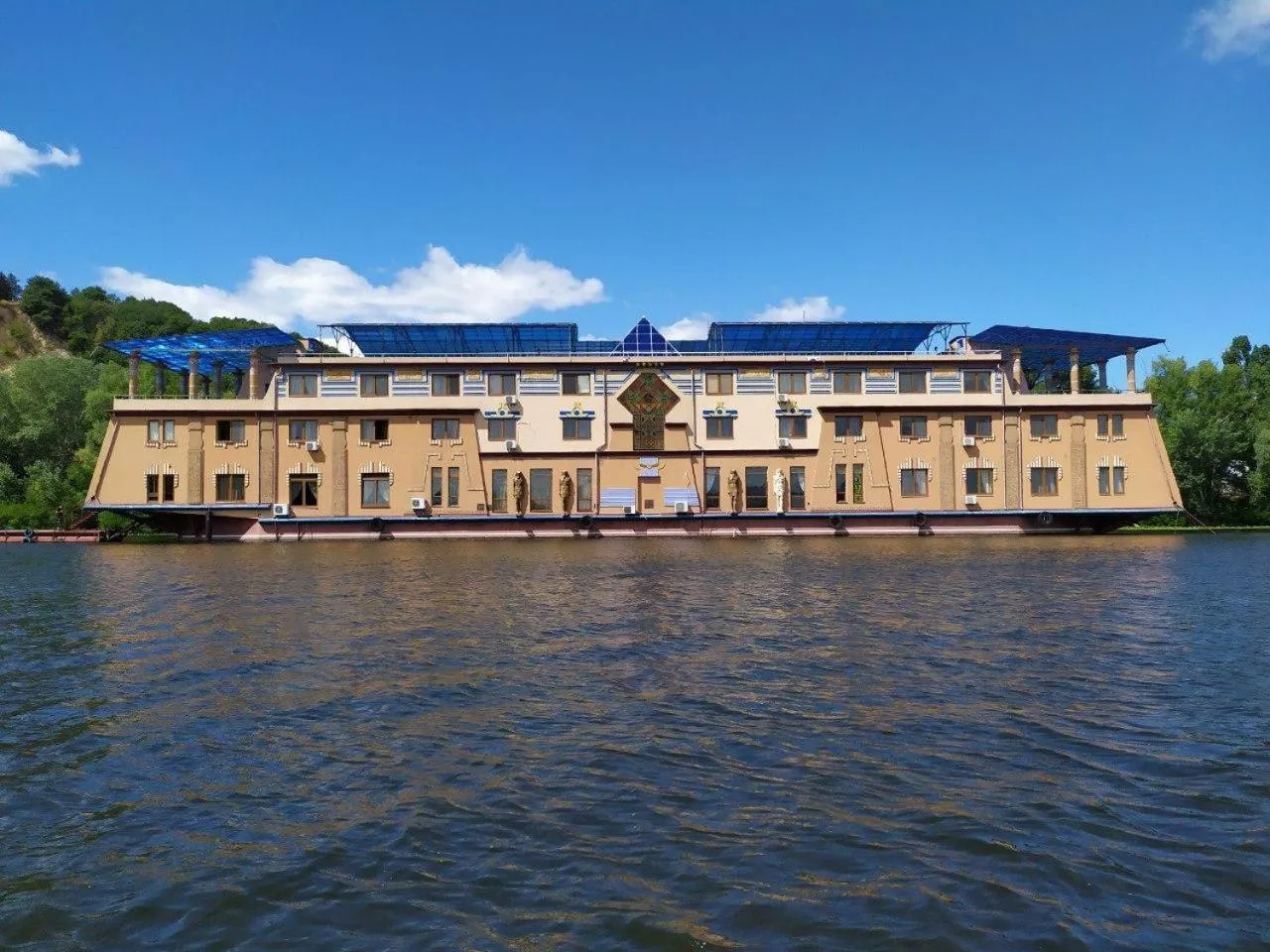 Property building in Отель Фараон