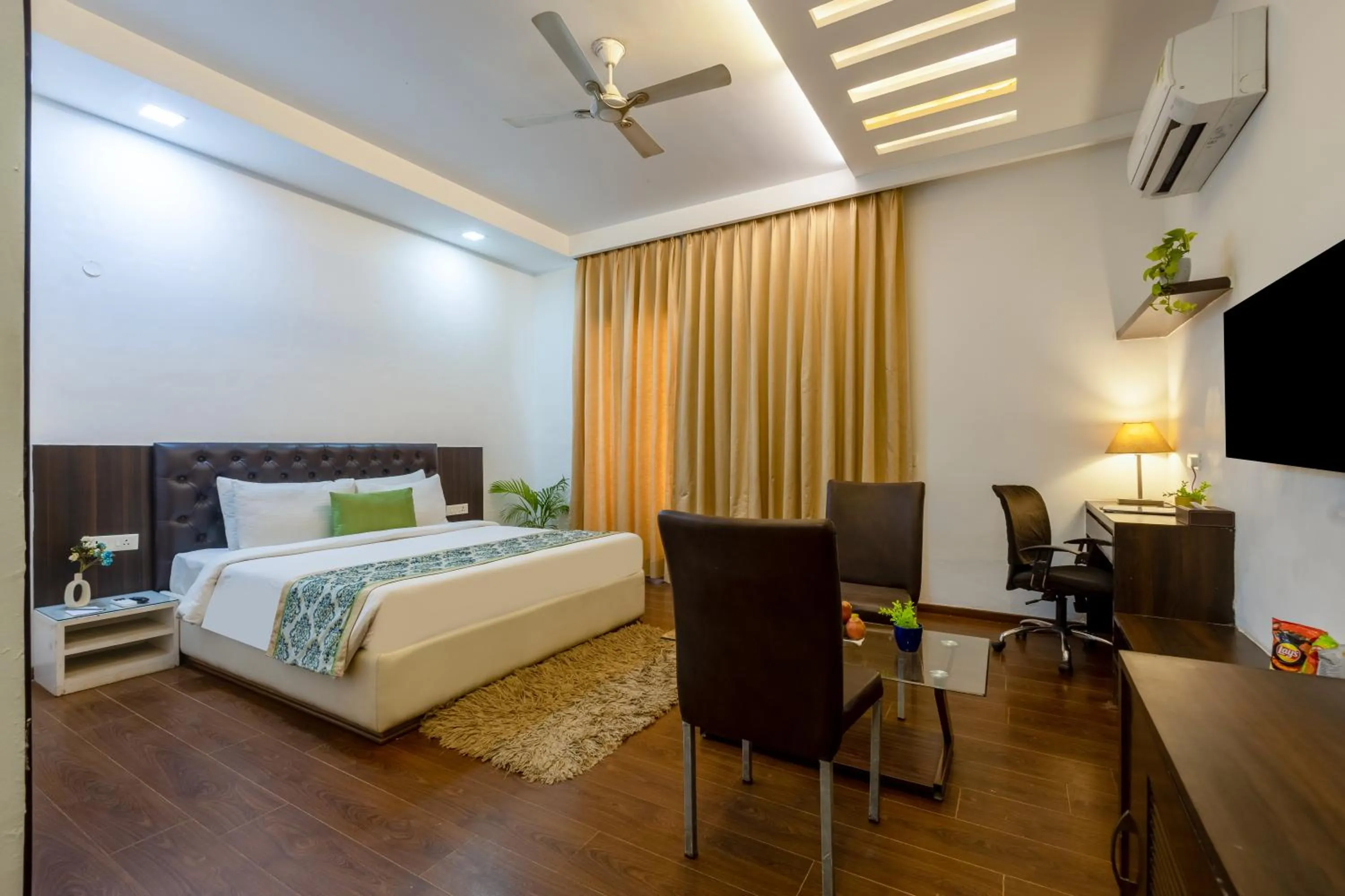Bedroom, Bed in Vivid Boutique Hotel, Medanta, Gurugram