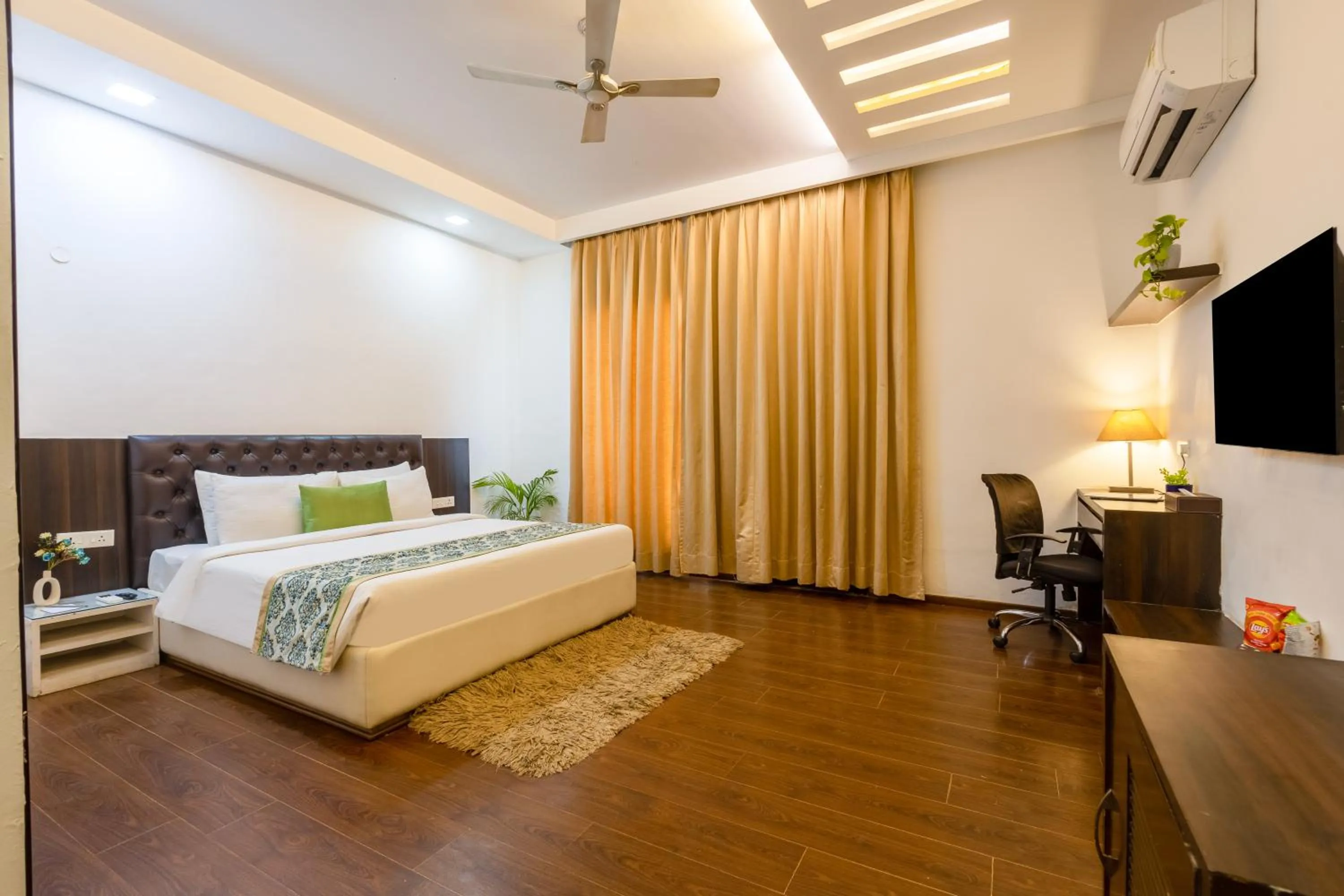 Photo of the whole room, Bed in Vivid Boutique Hotel, Medanta, Gurugram