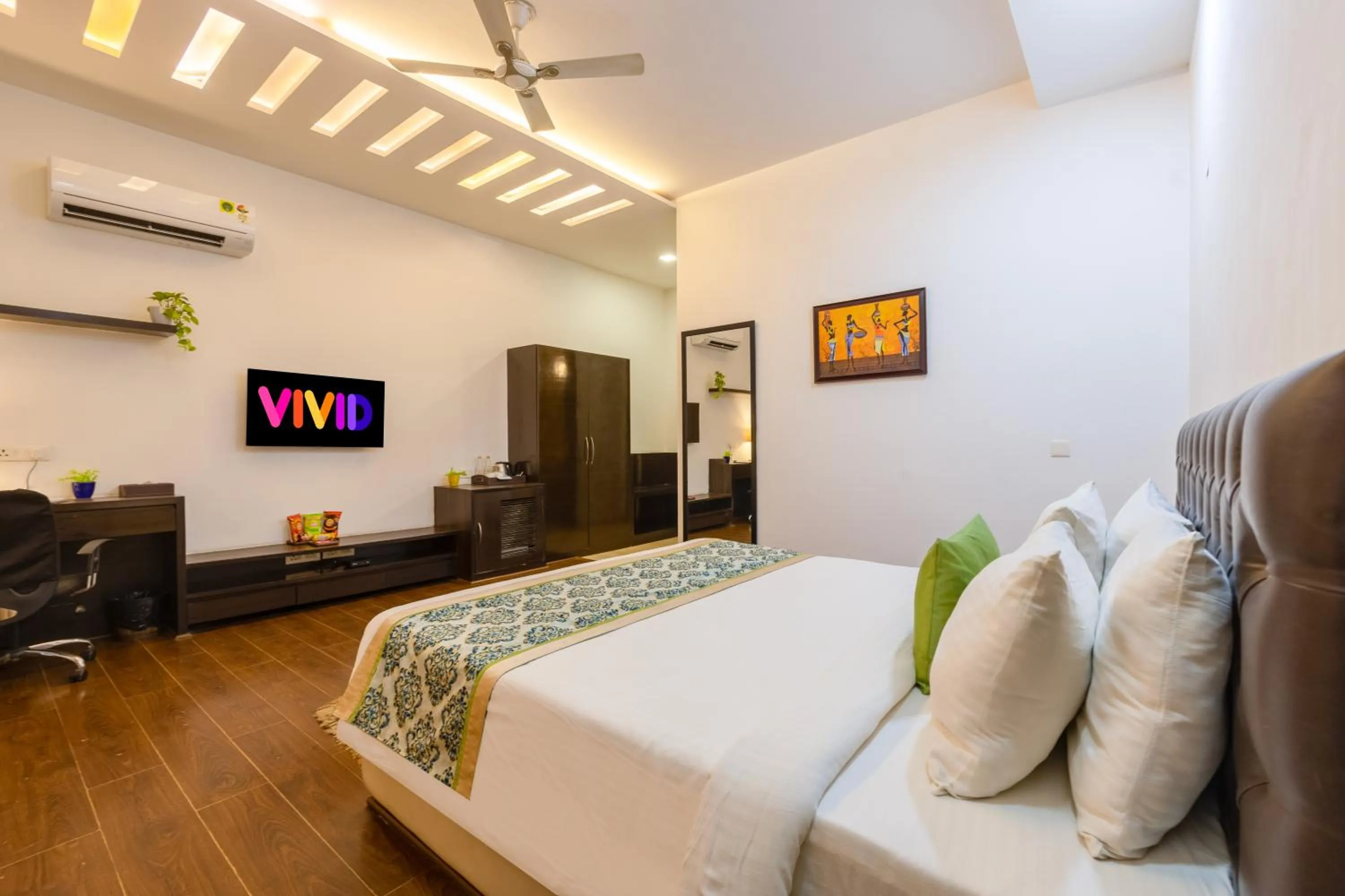 Bedroom, Bed in Vivid Boutique Hotel, Medanta, Gurugram