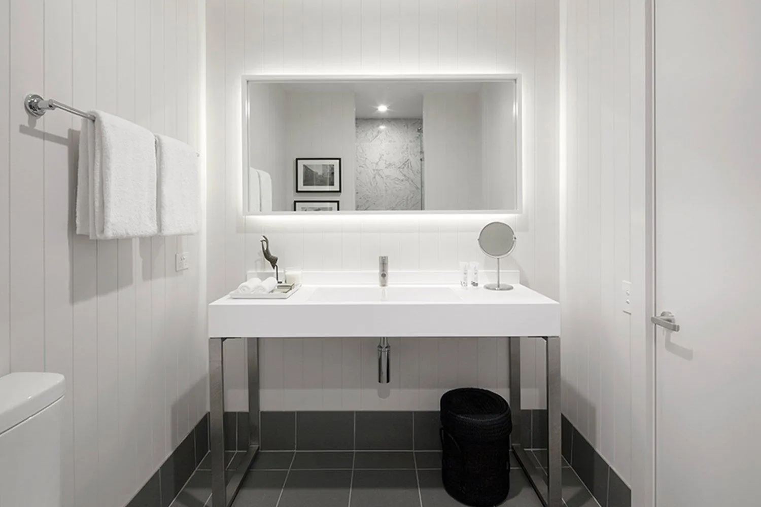 Bathroom in Burbury Hotel & Apartments