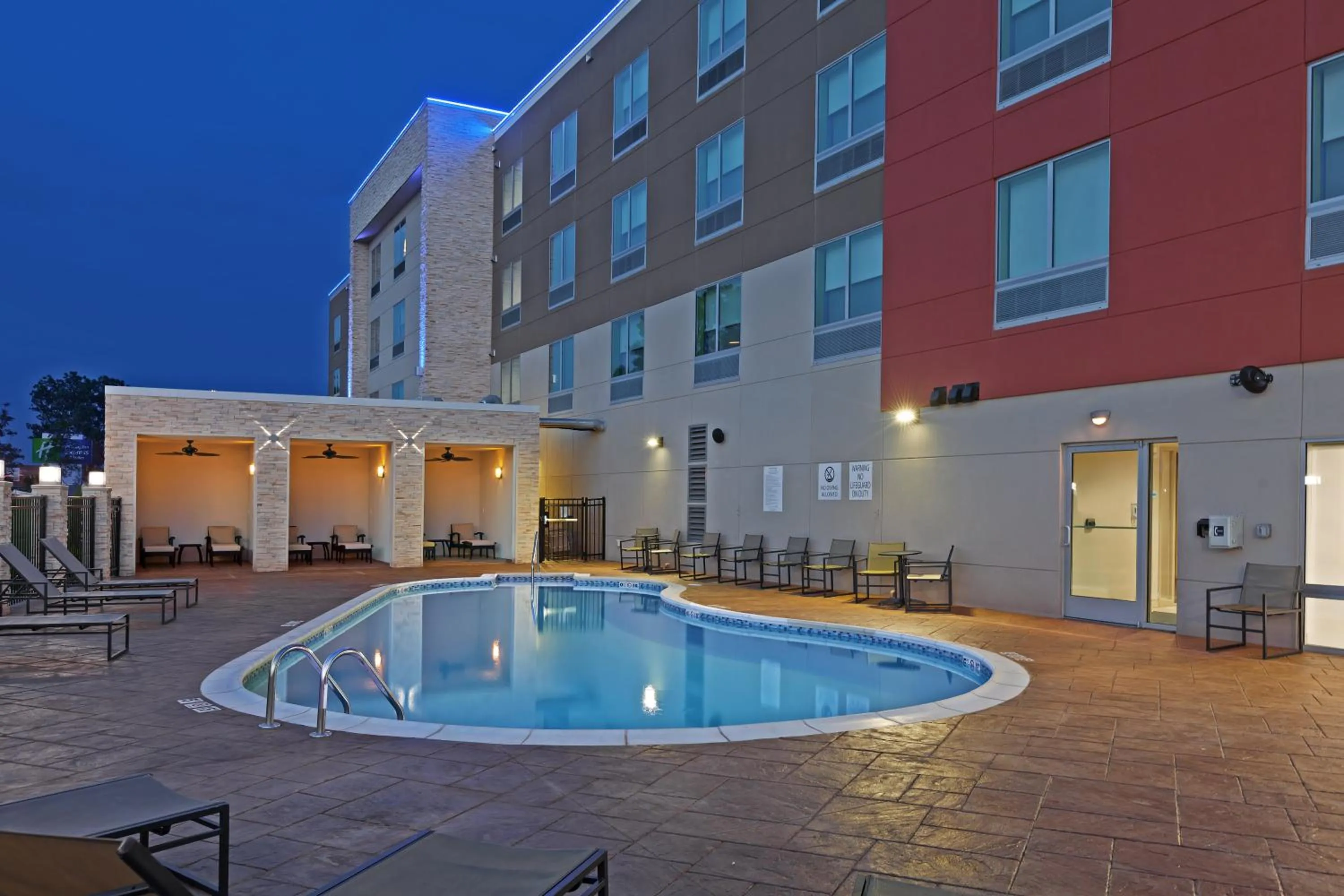 Swimming pool in Holiday Inn Express & Suites Tulsa South - Woodland Hills by IHG