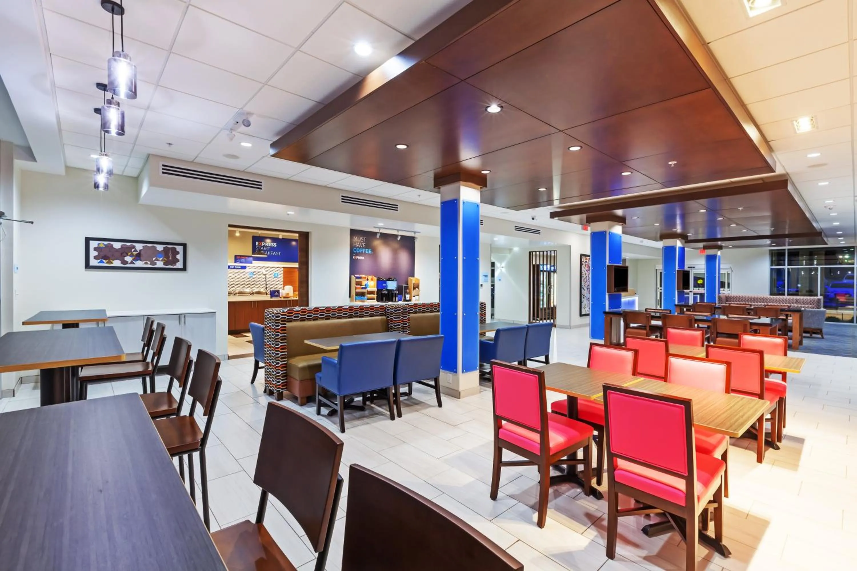 Breakfast in Holiday Inn Express & Suites Tulsa South - Woodland Hills by IHG