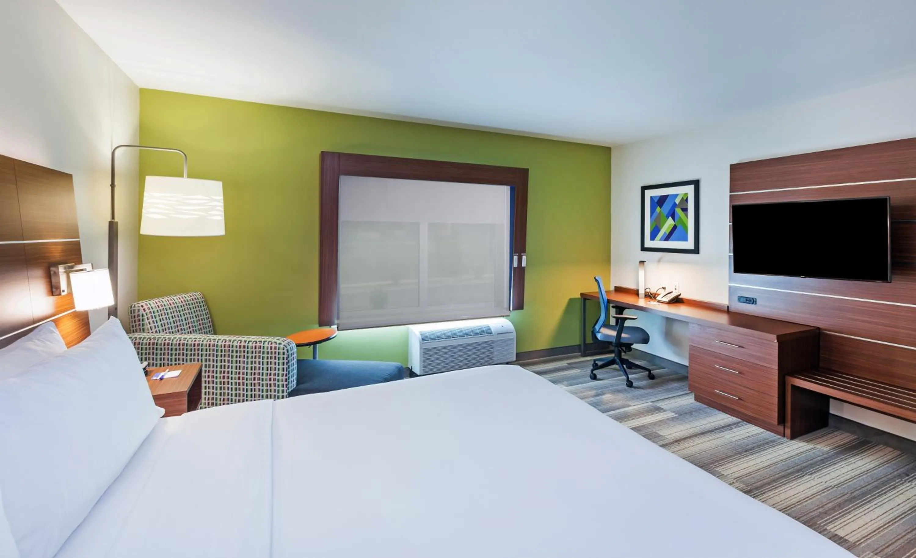 Photo of the whole room, Bed in Holiday Inn Express & Suites Tulsa South - Woodland Hills by IHG