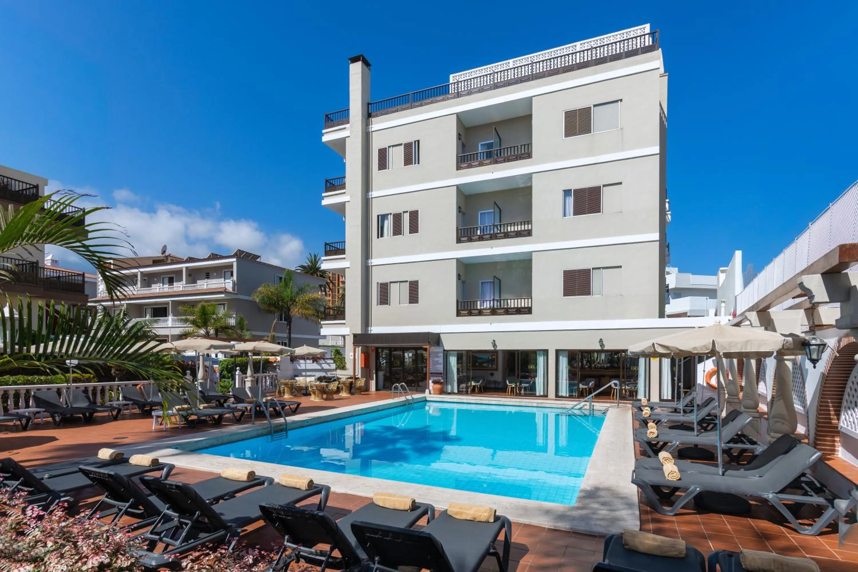 Swimming pool in Hotel Don Manolito