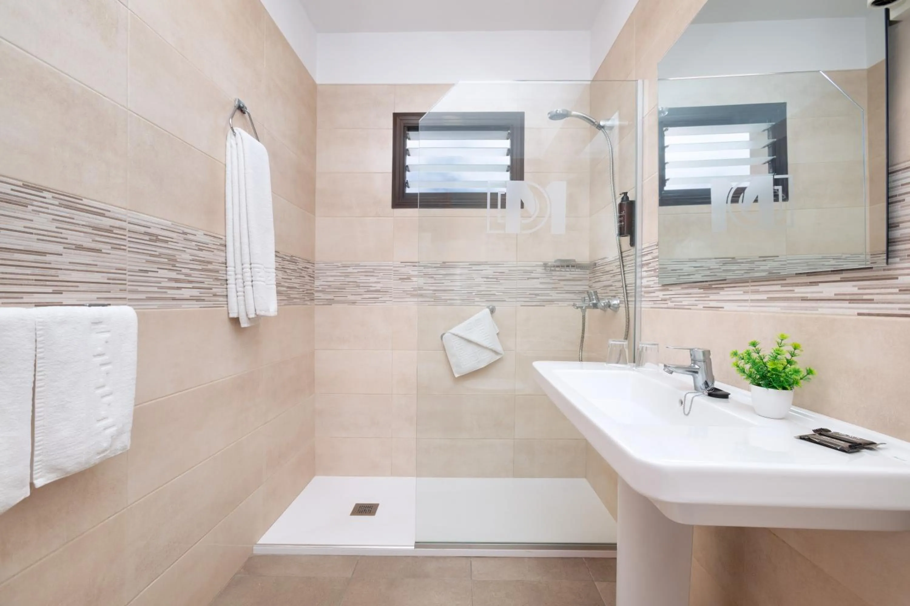 Shower in Hotel Don Manolito