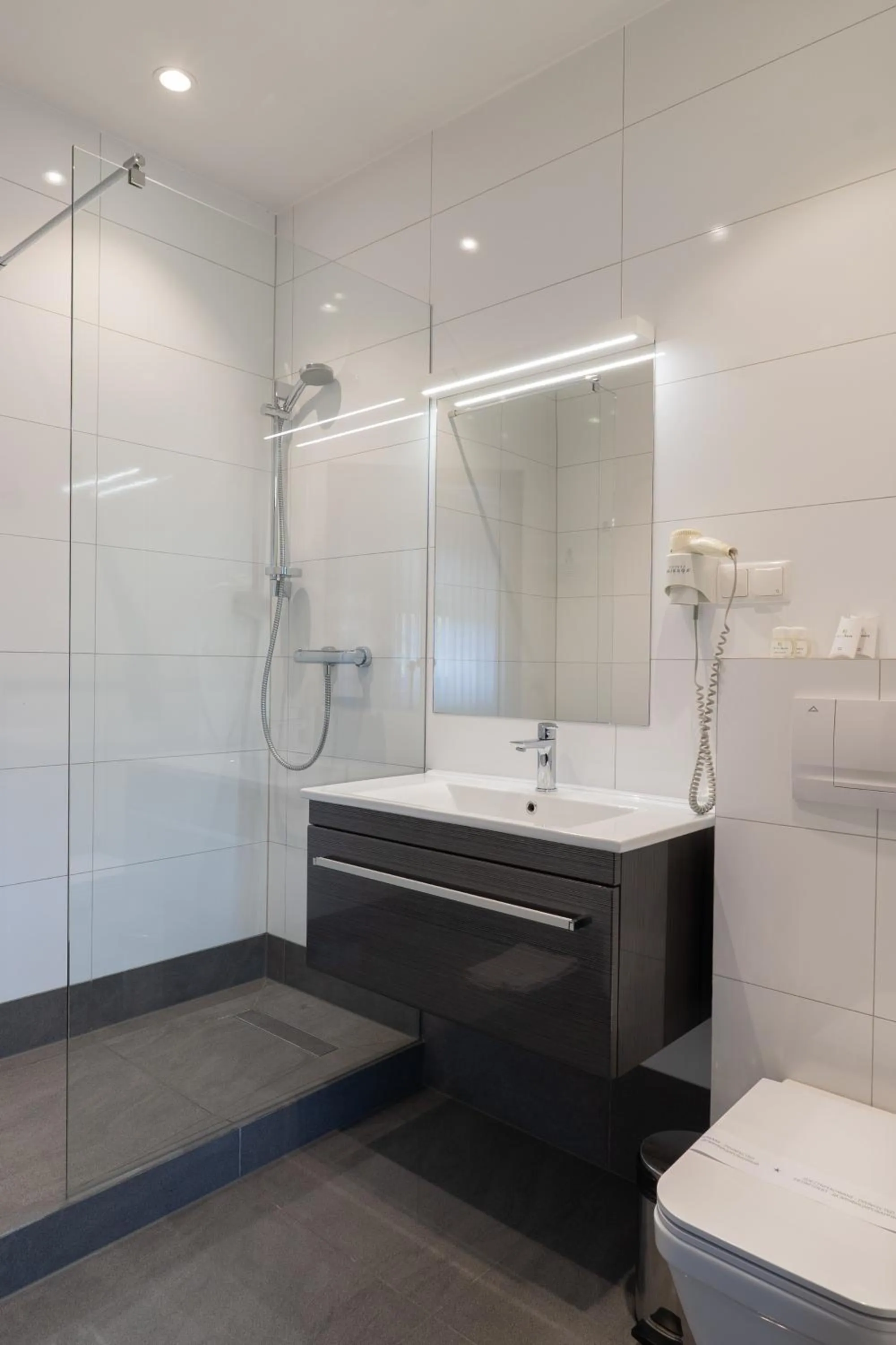 Shower in Hotel Salve