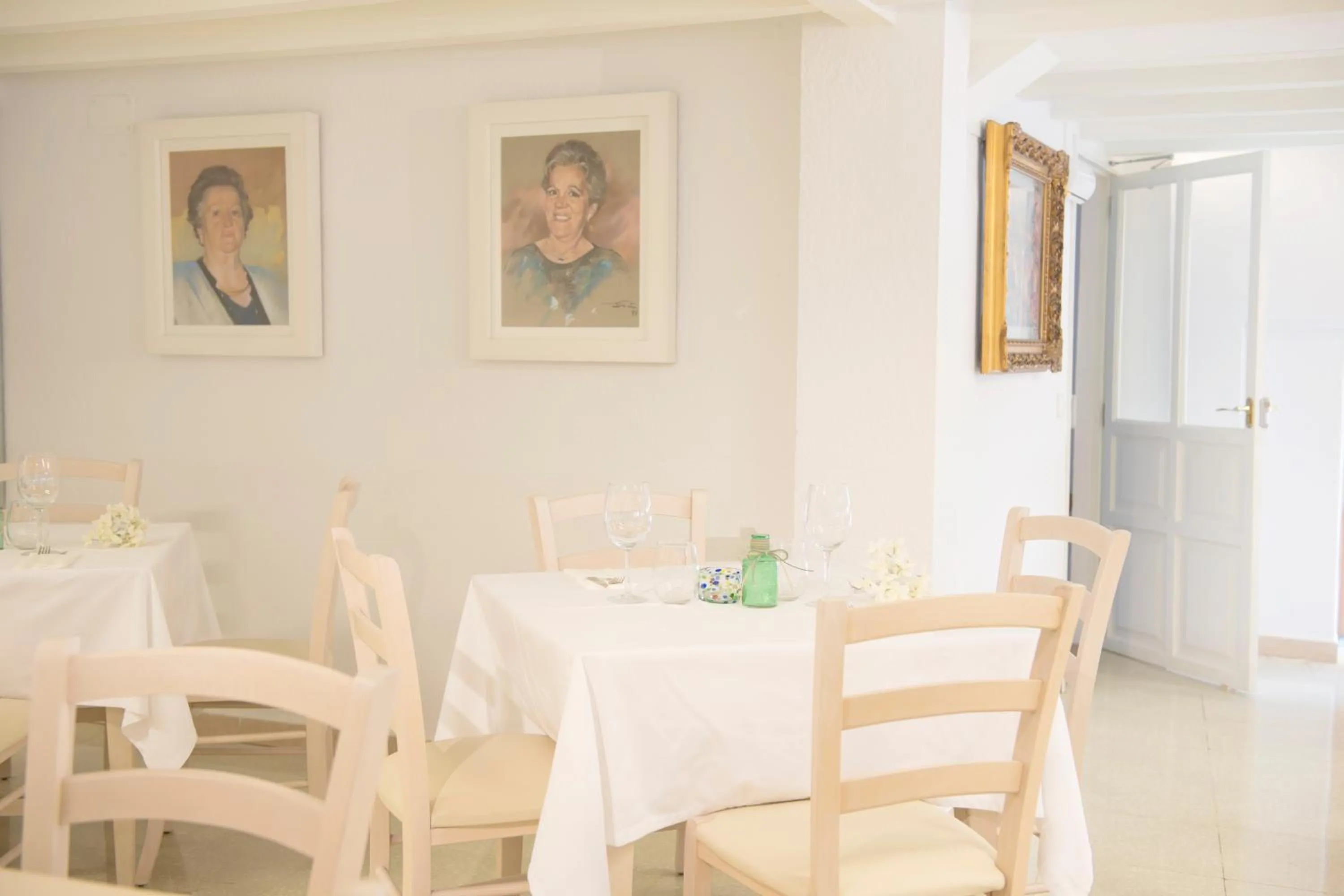 Restaurant/places to eat in Fonda Llabres Boutique