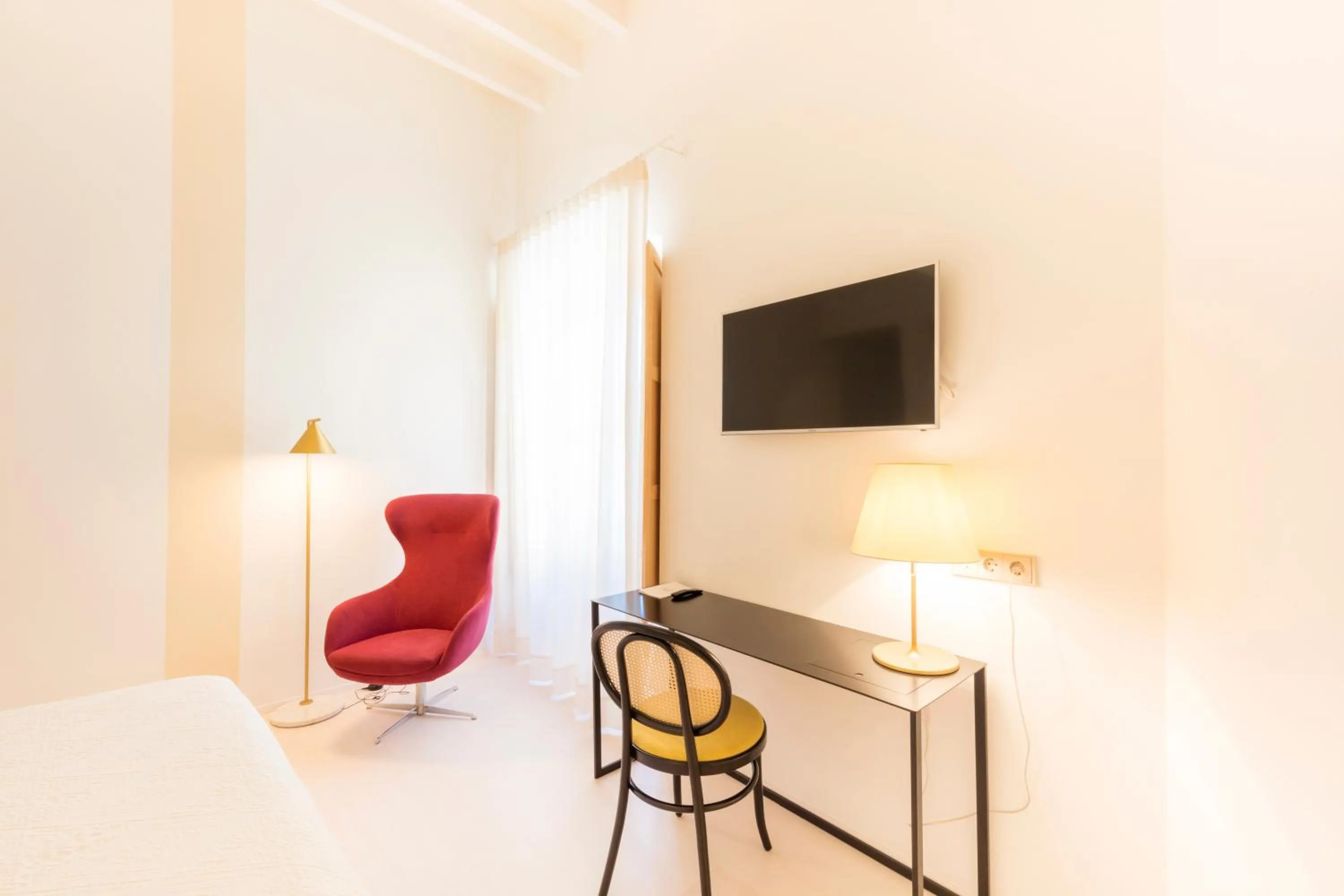 Communal lounge/ TV room, Bed in Fonda Llabres Boutique