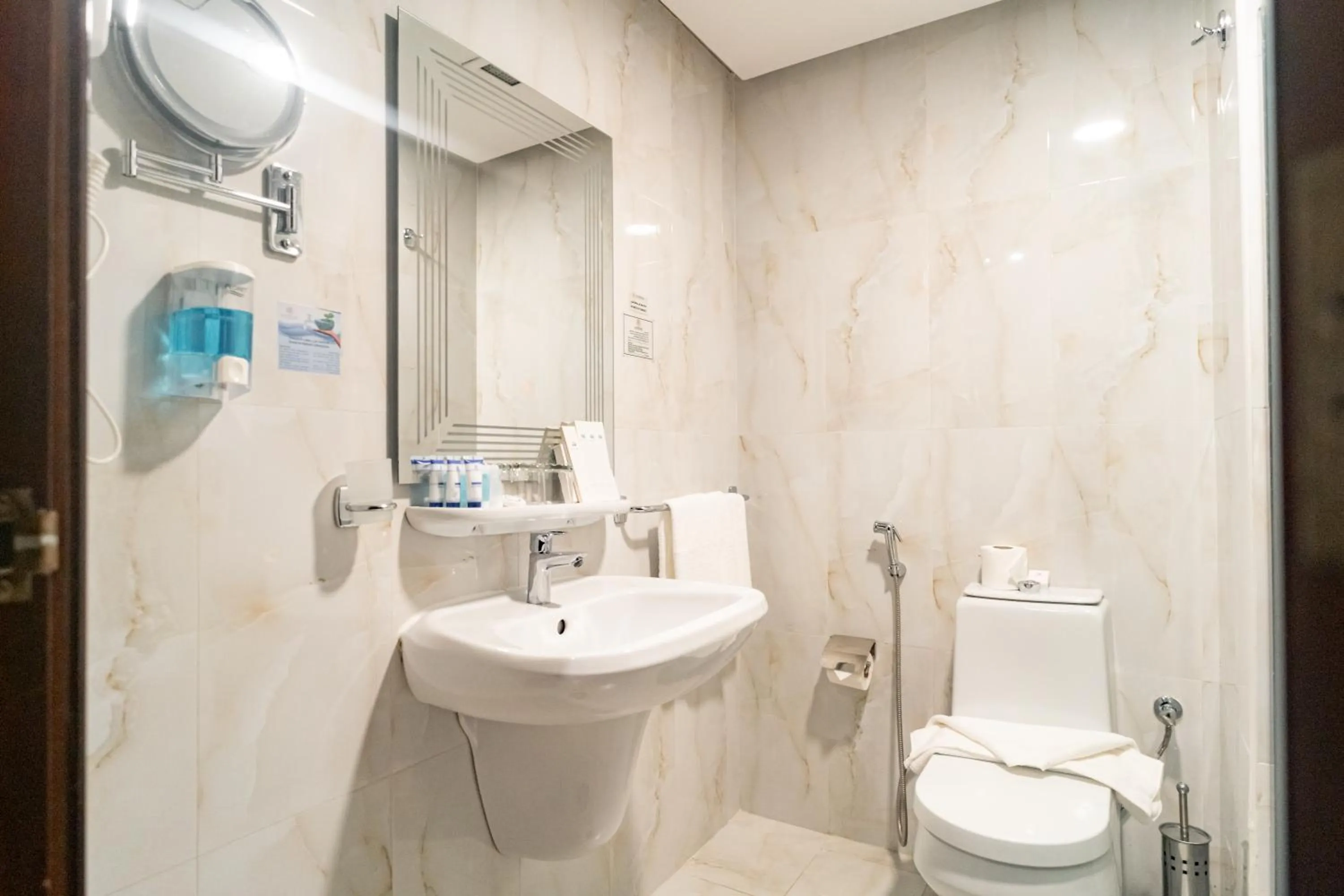 Shower in Emaar Elite Al Madina Hotel