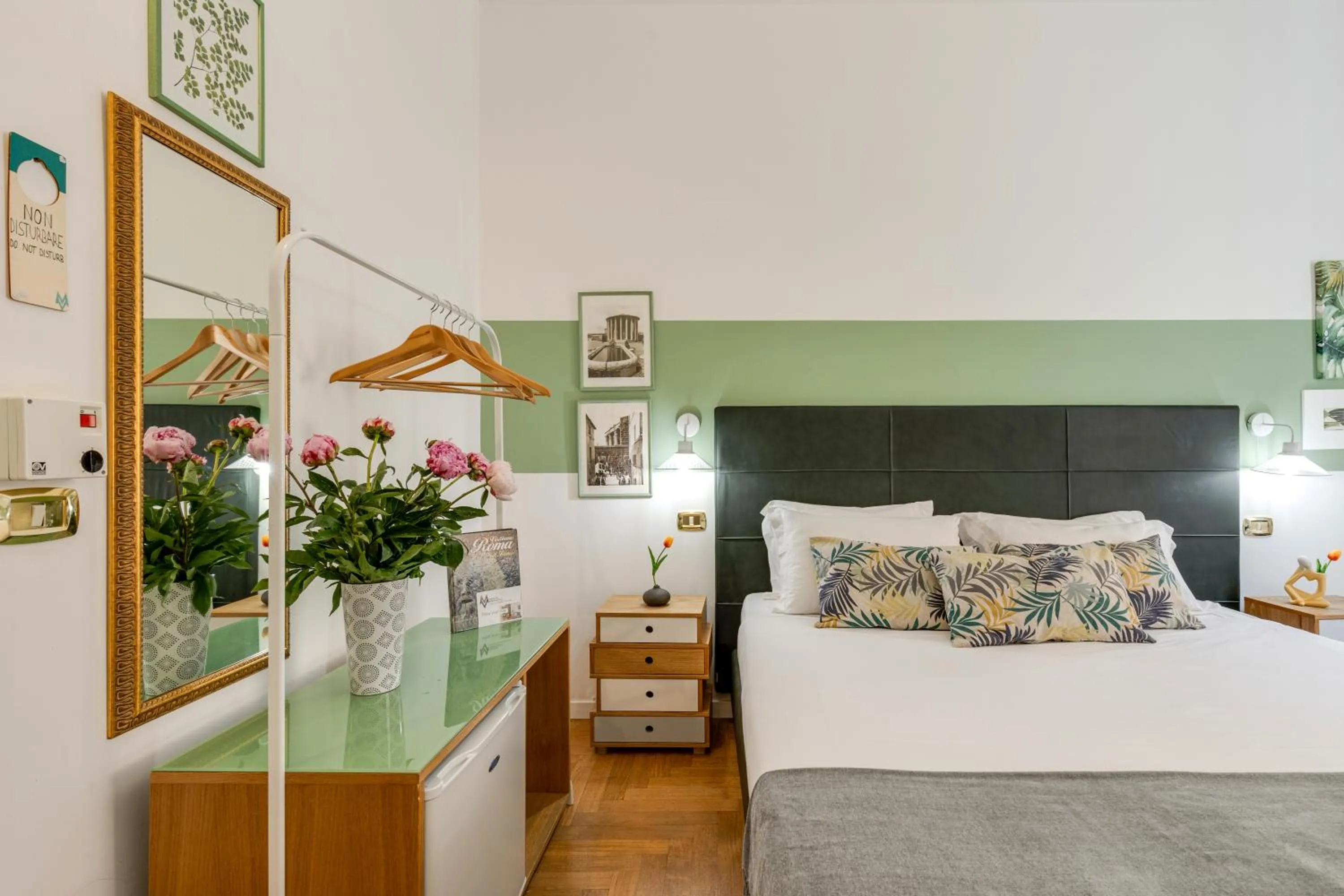 Decorative detail, Bed in Maison Vantaggio