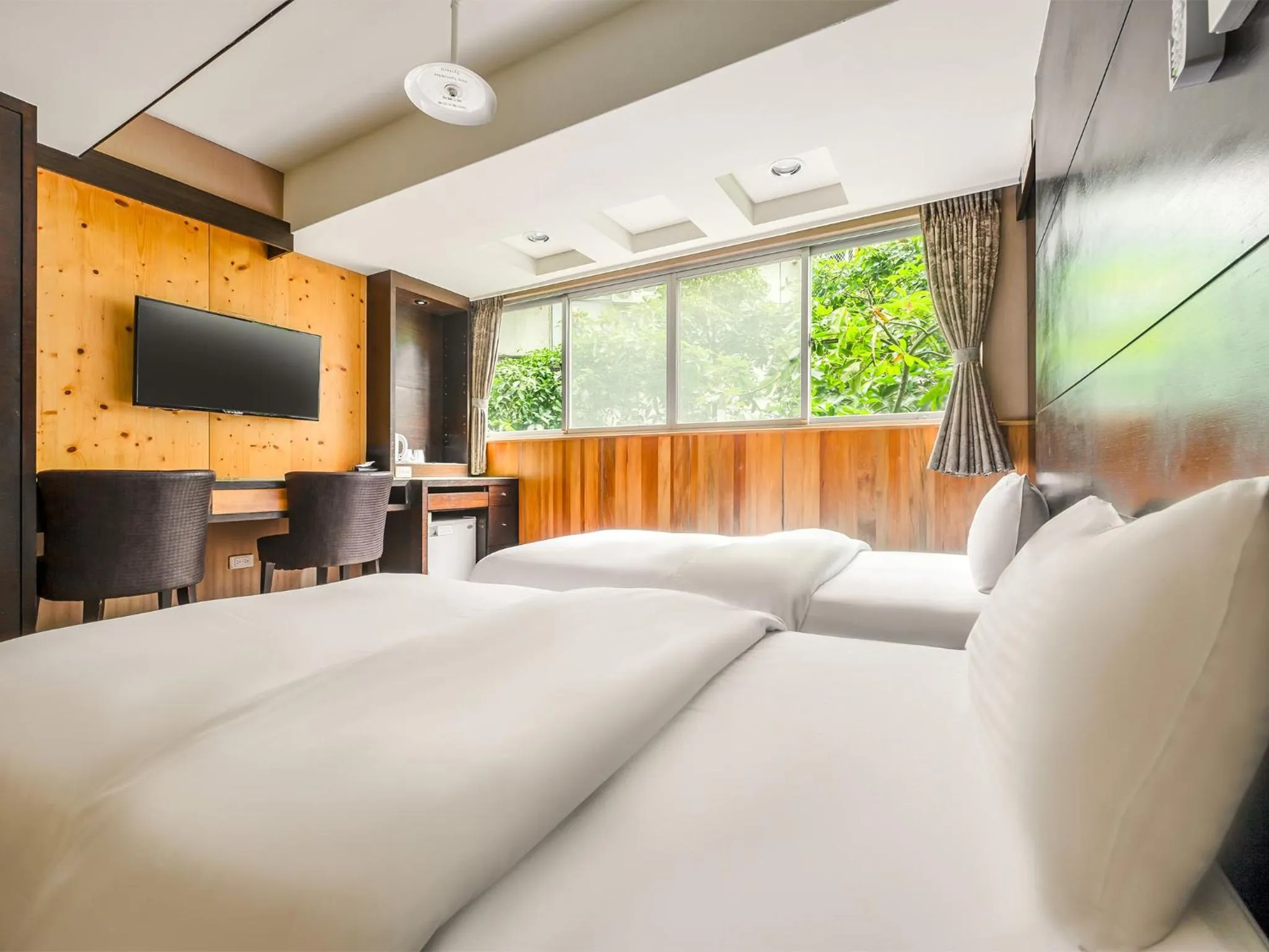 Photo of the whole room, Bed in CHECK inn Express Taichung Fengchia