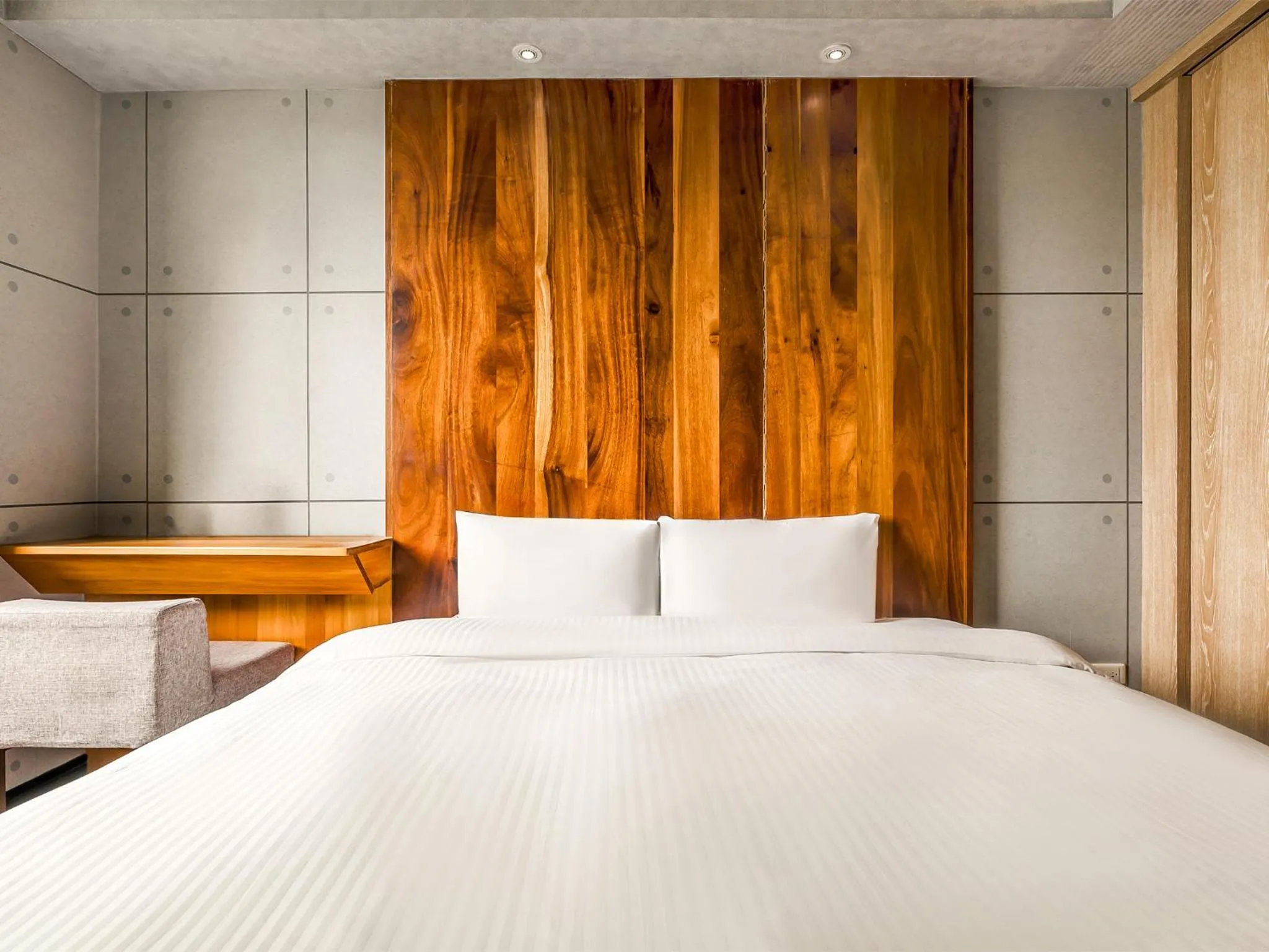 Photo of the whole room, Bed in CHECK inn Express Taichung Fengchia