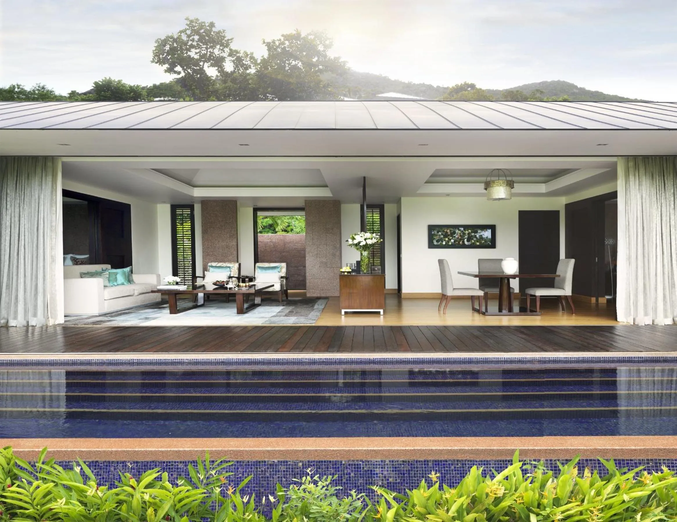 Photo of the whole room in Raffles Seychelles