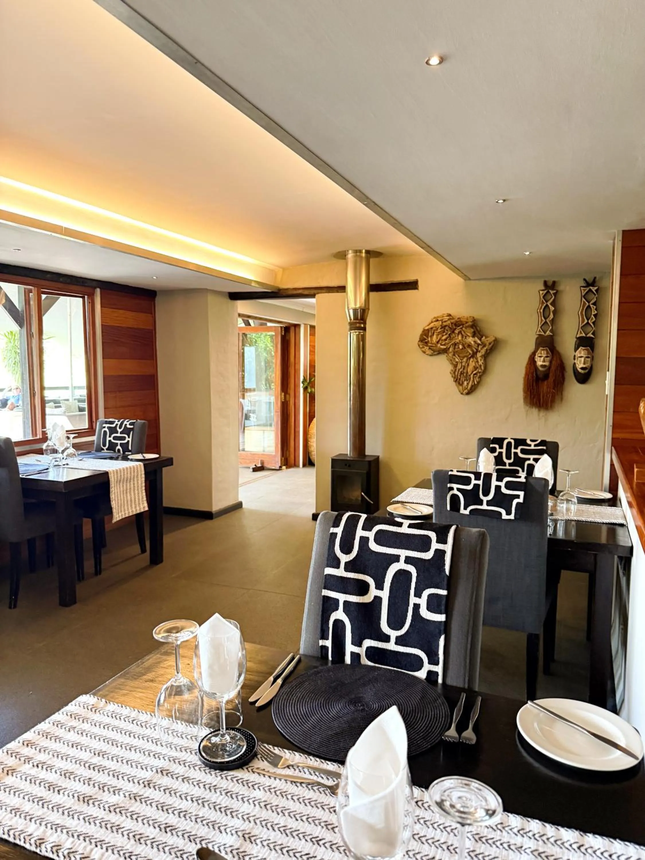 Restaurant/places to eat in Hog Hollow Country Lodge