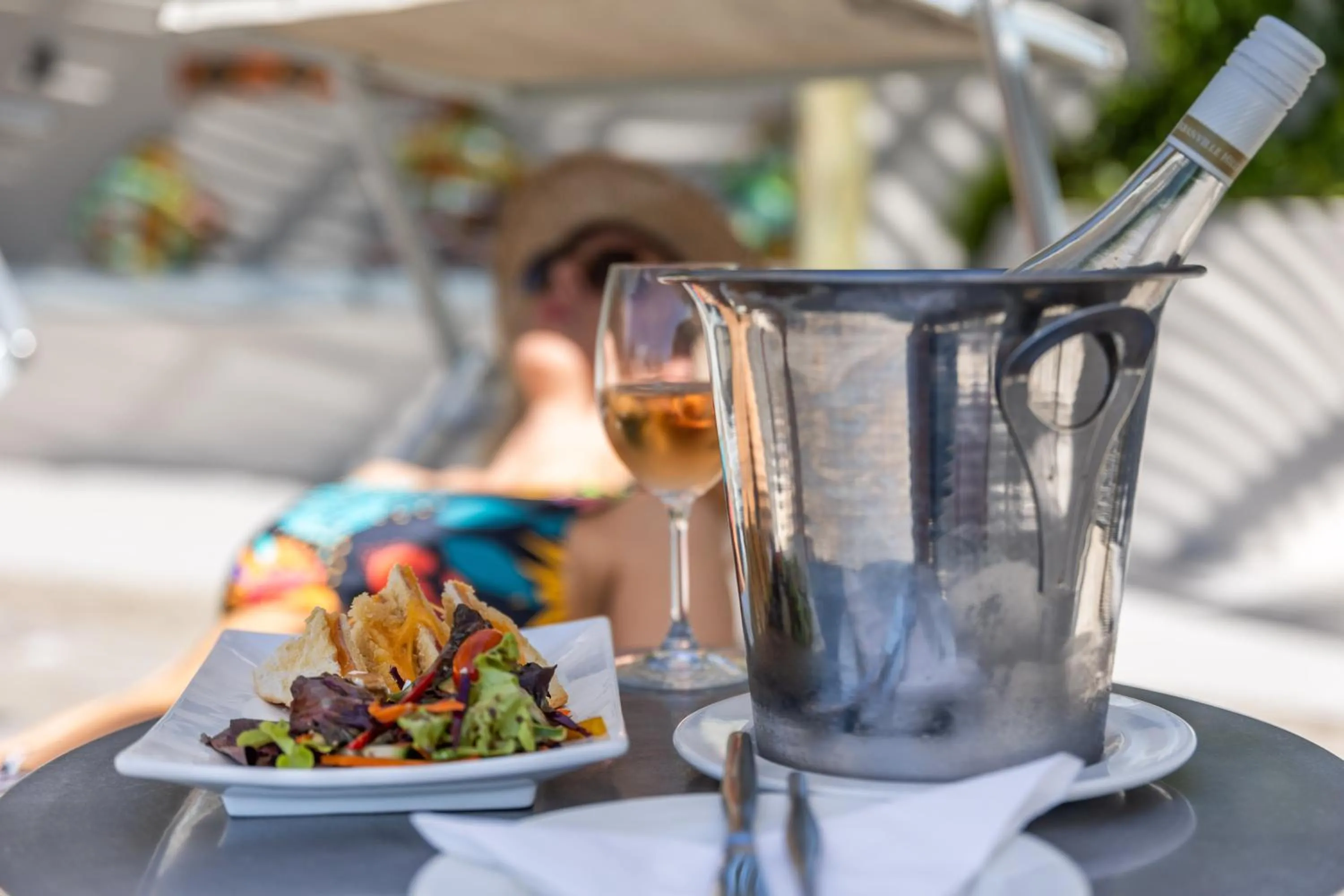 Food and drinks in Hog Hollow Country Lodge