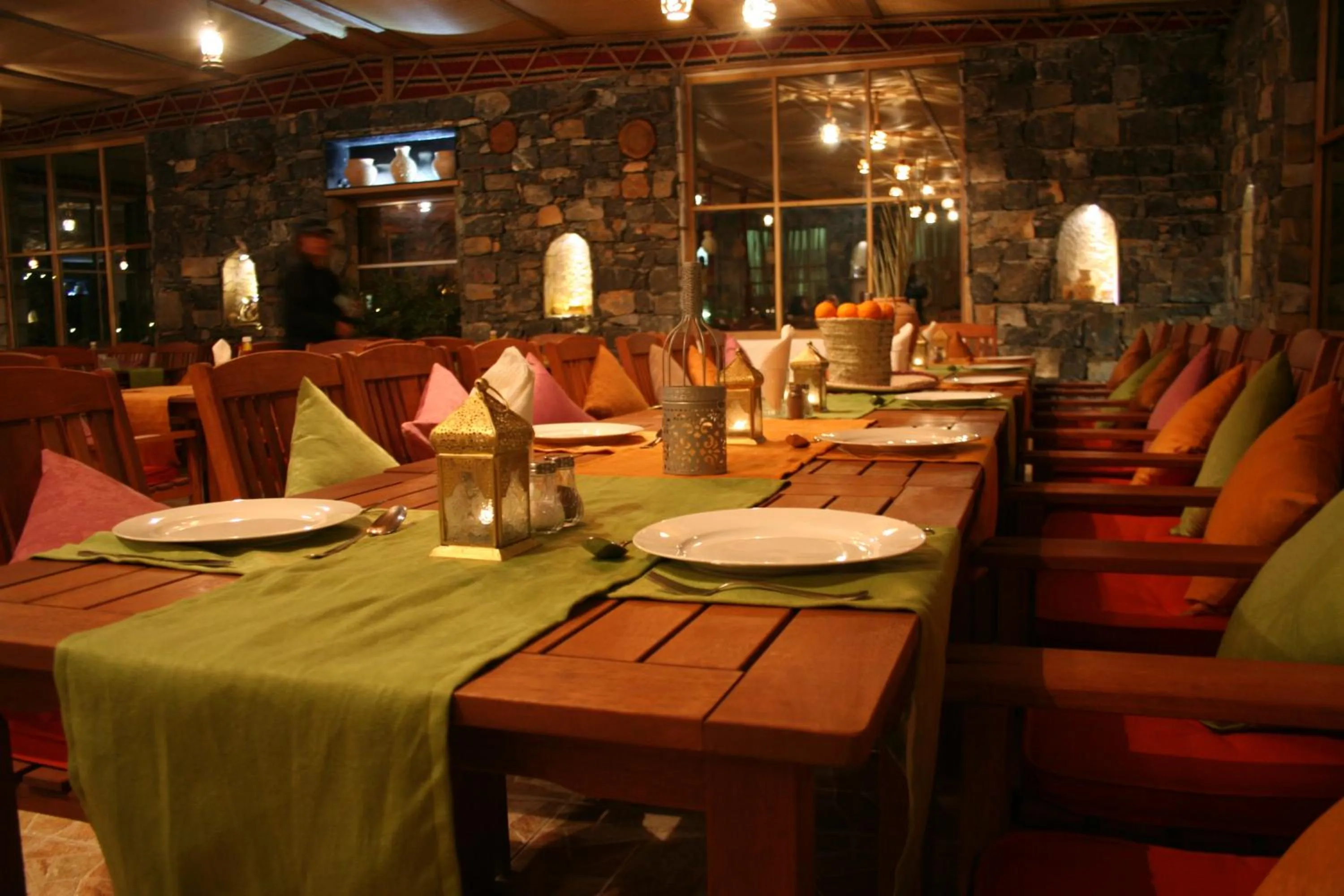 Restaurant/places to eat in Sama Heights Resort