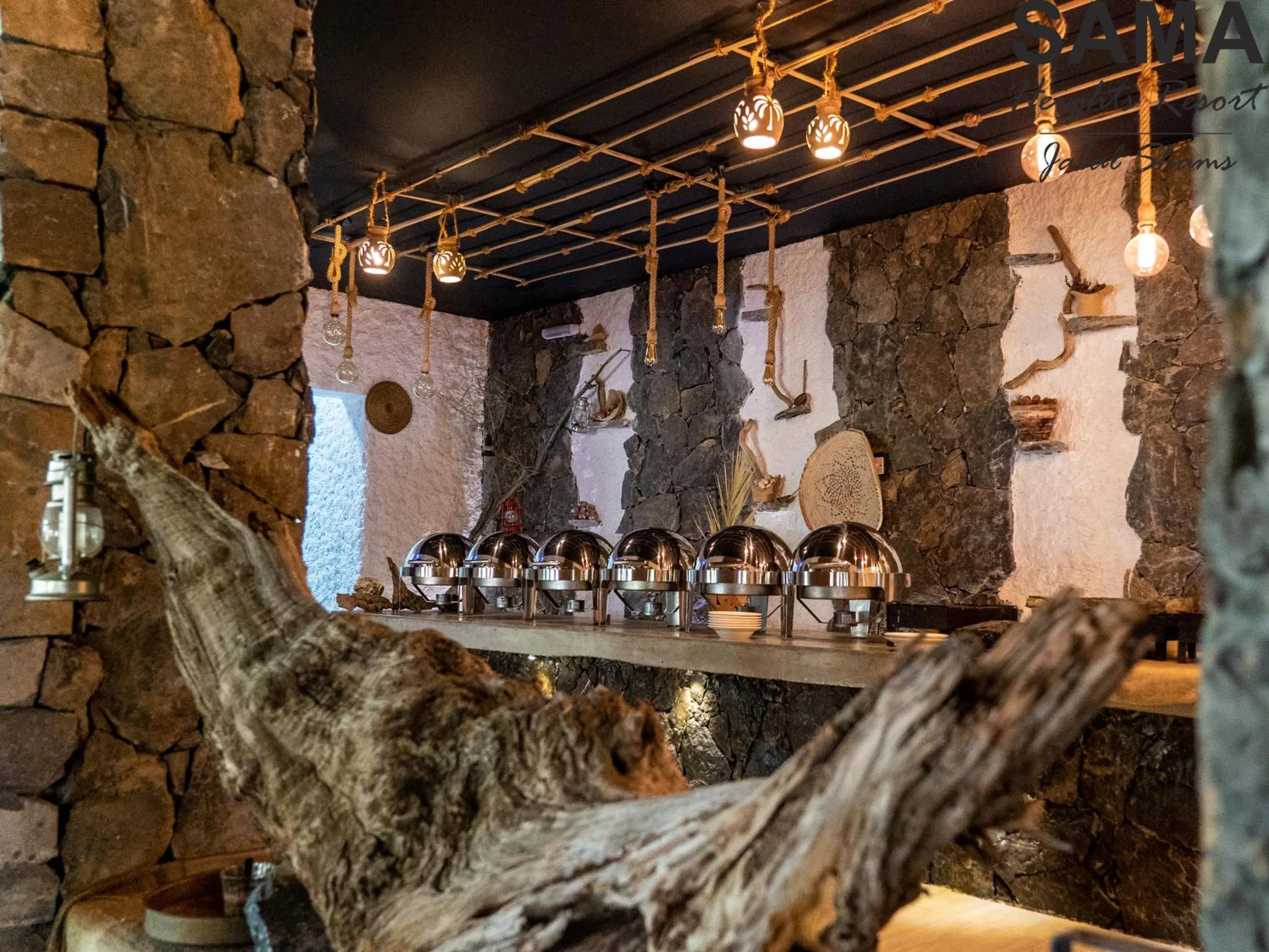 Restaurant/places to eat in Sama Heights Resort