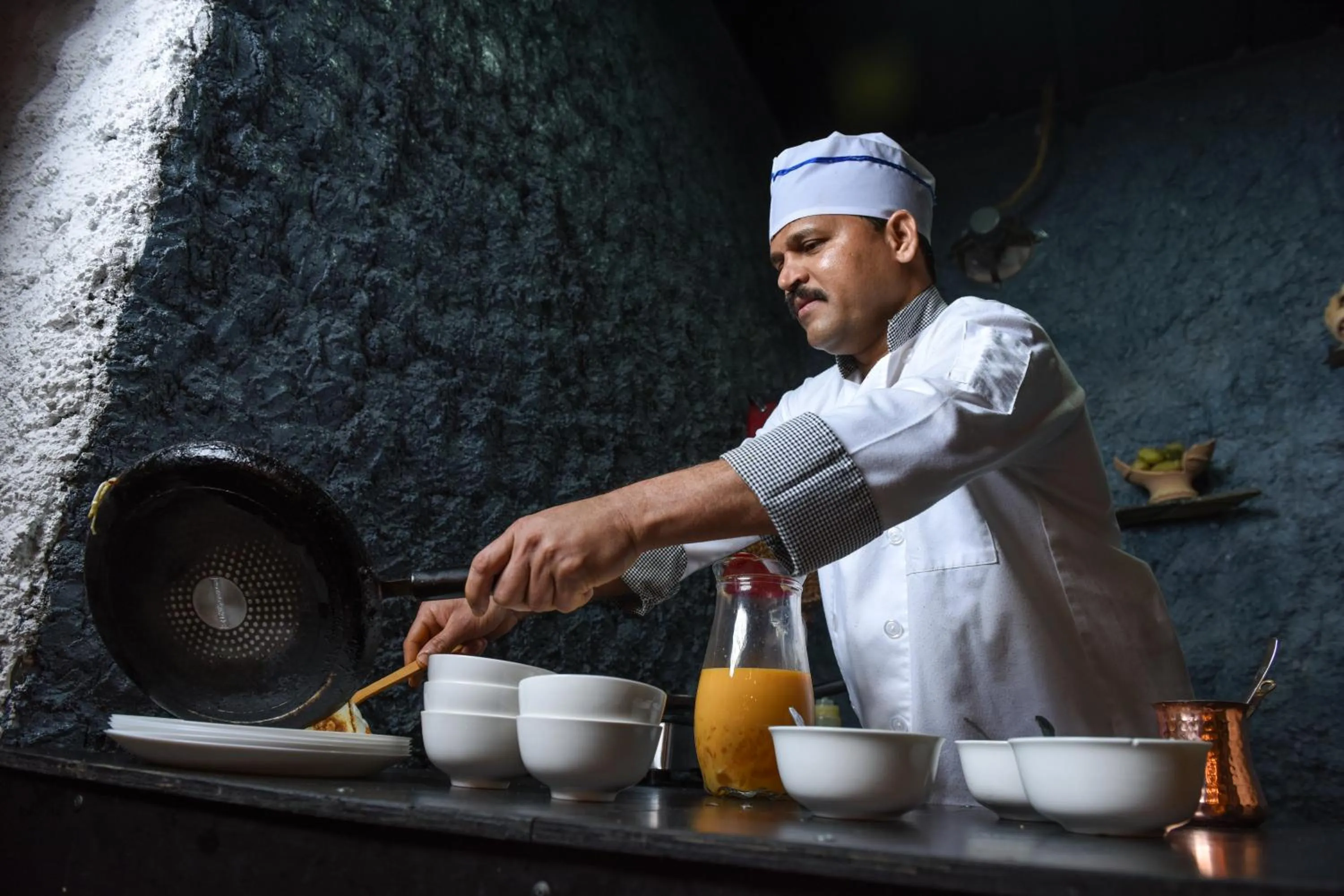 Restaurant/places to eat in Sama Heights Resort