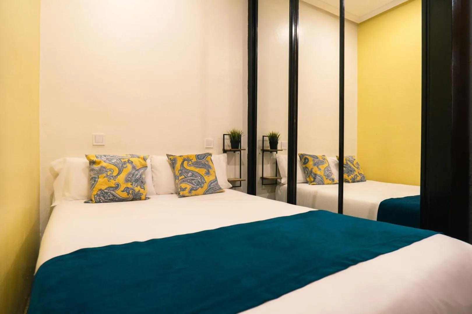 Bedroom in Smartr Madrid La Latina