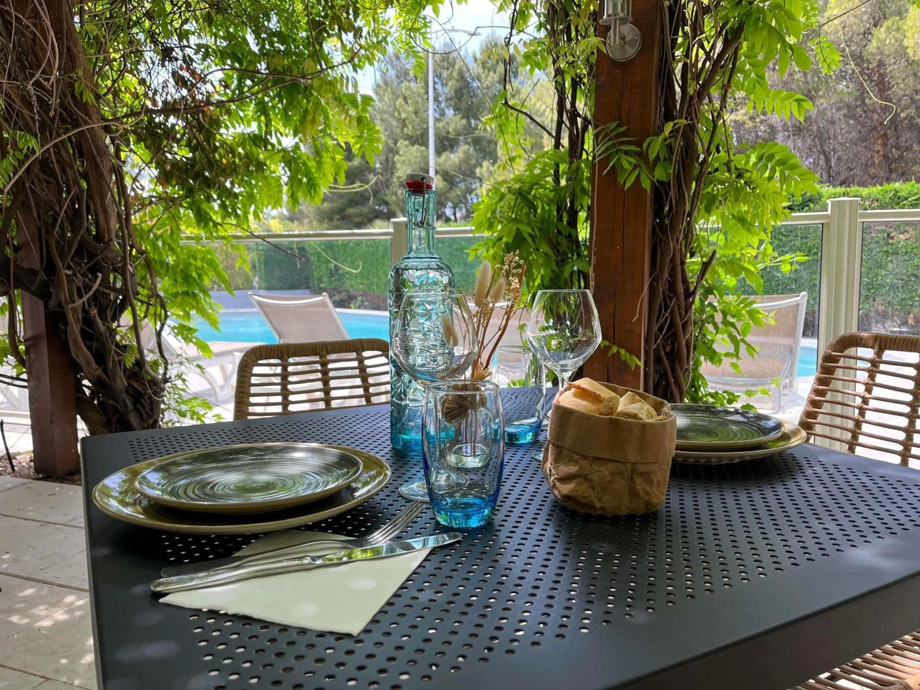 Restaurant/places to eat in ibis Nîmes Ouest - A9