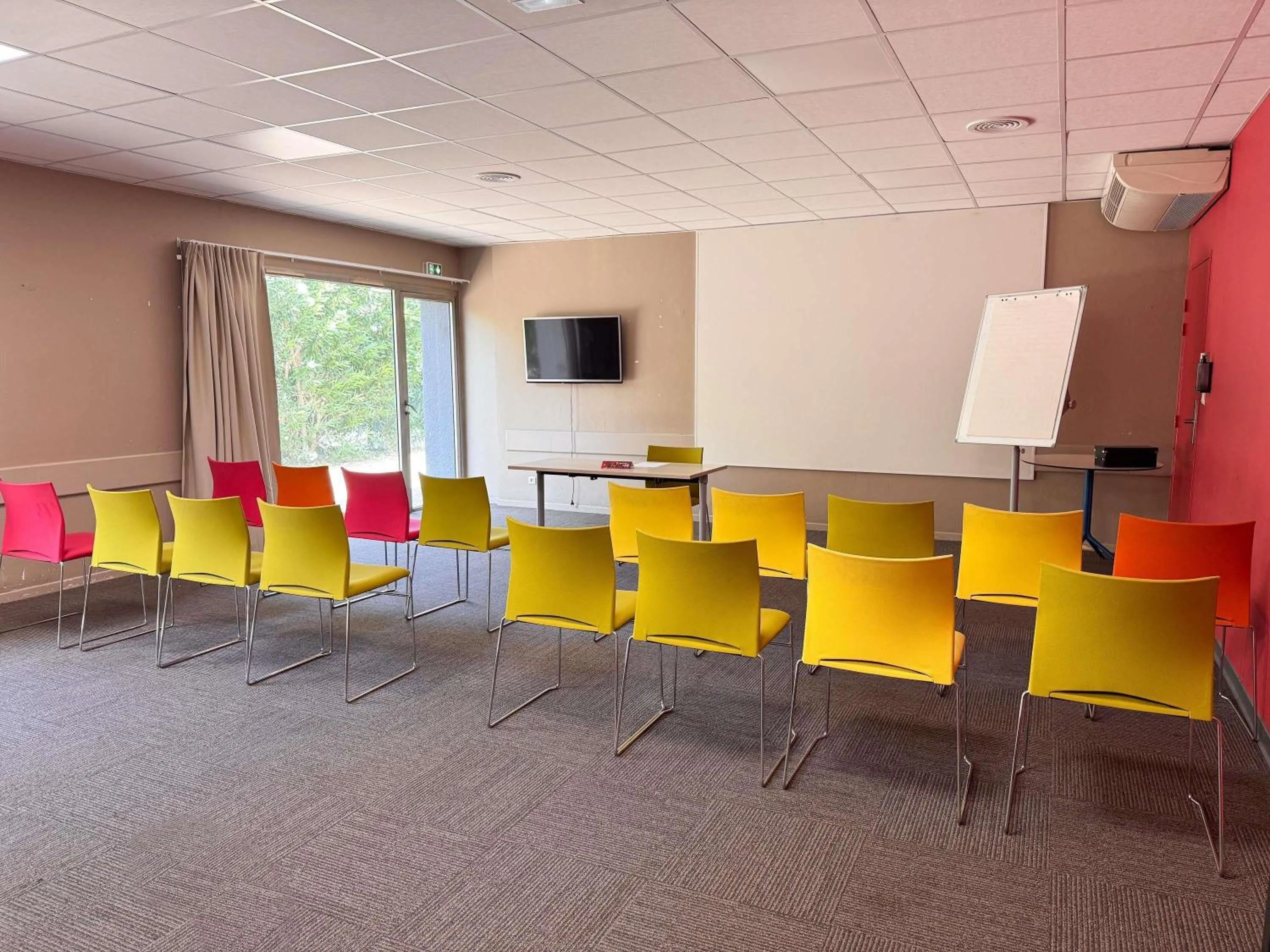Meeting/conference room in ibis Nîmes Ouest - A9