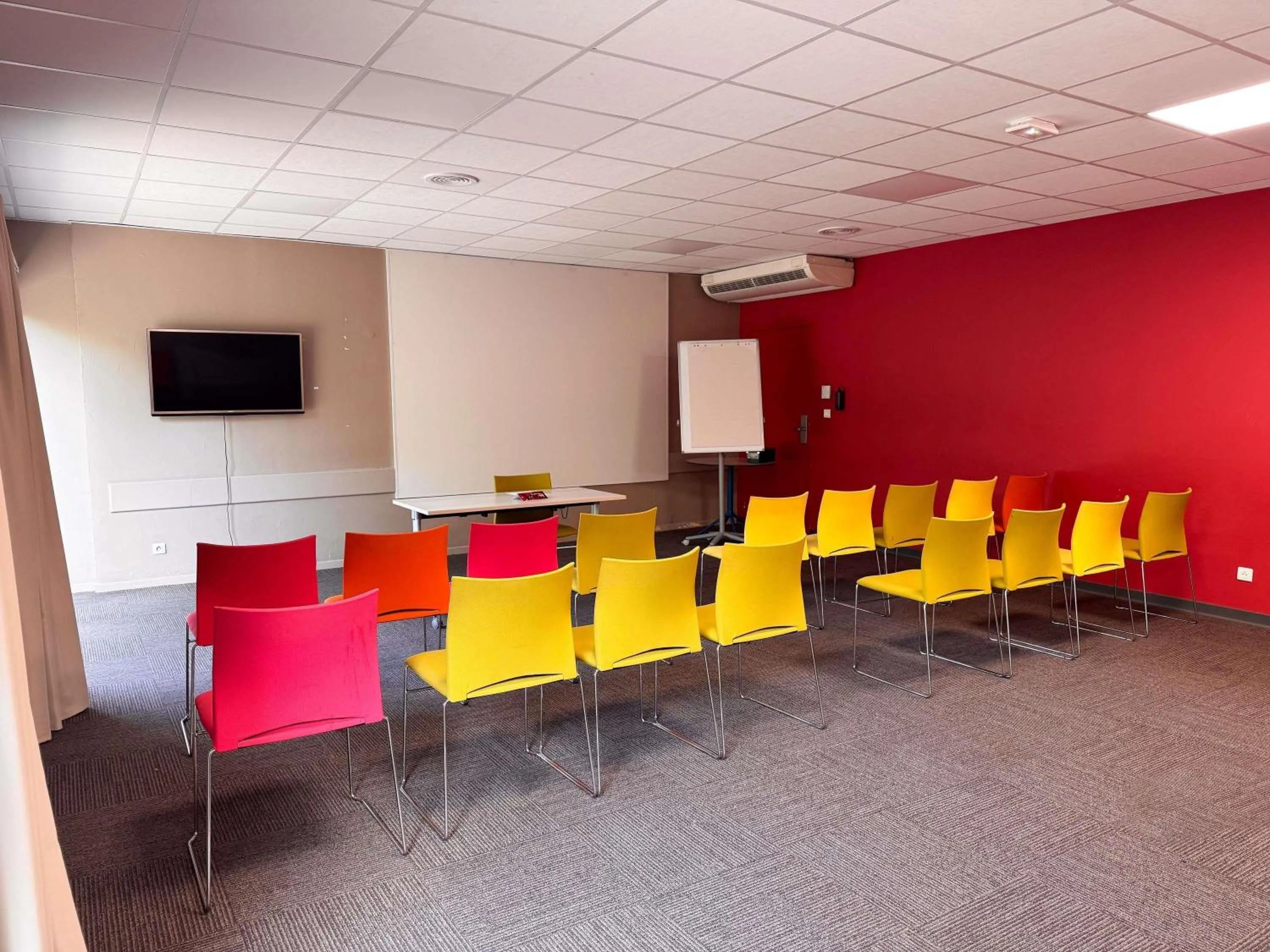 Meeting/conference room in ibis Nîmes Ouest - A9