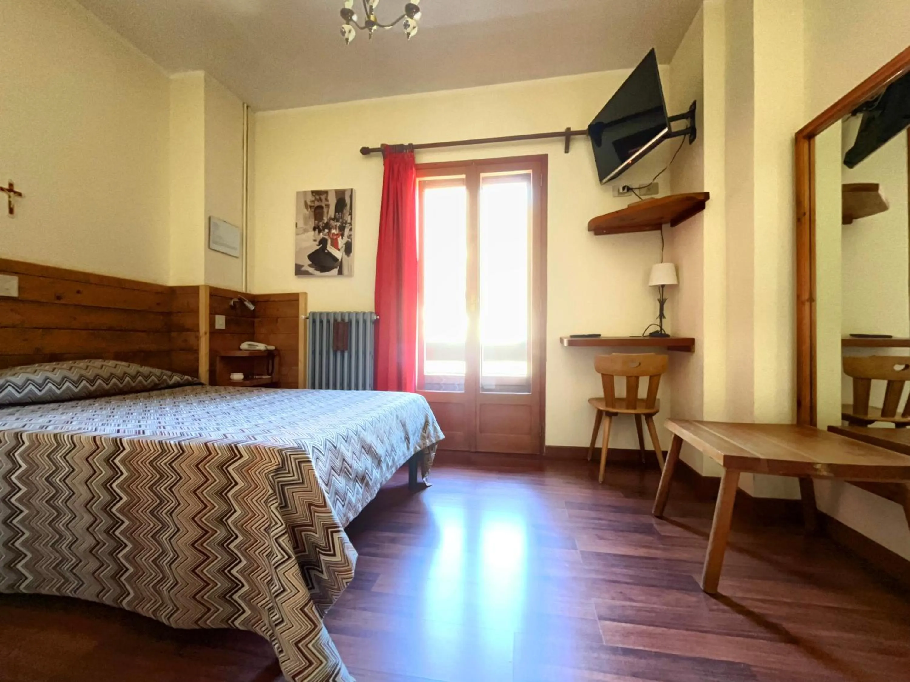 Bedroom, Bed in Hotel Garnì Mille Pini