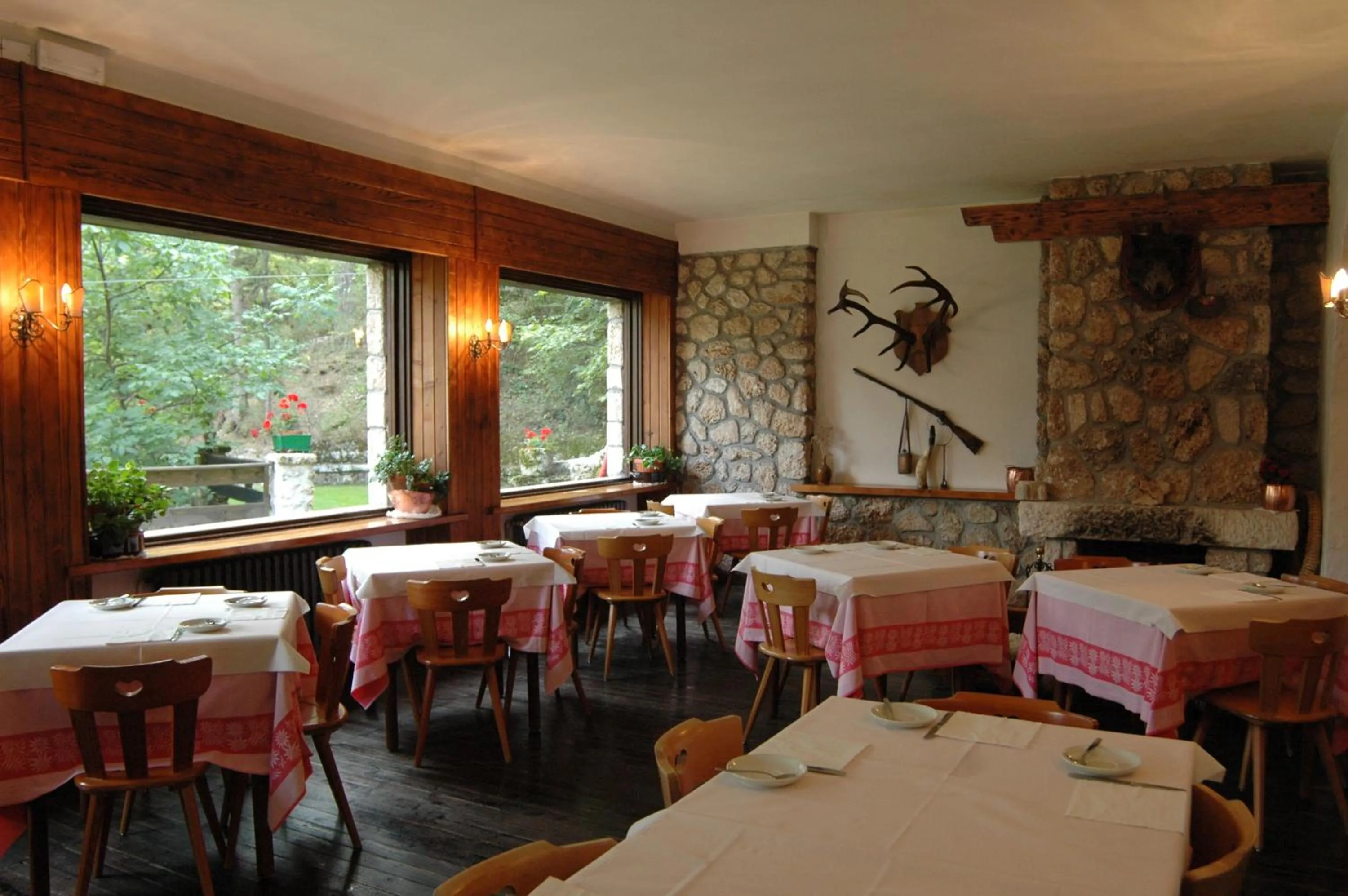 Restaurant/places to eat in Hotel Garnì Mille Pini