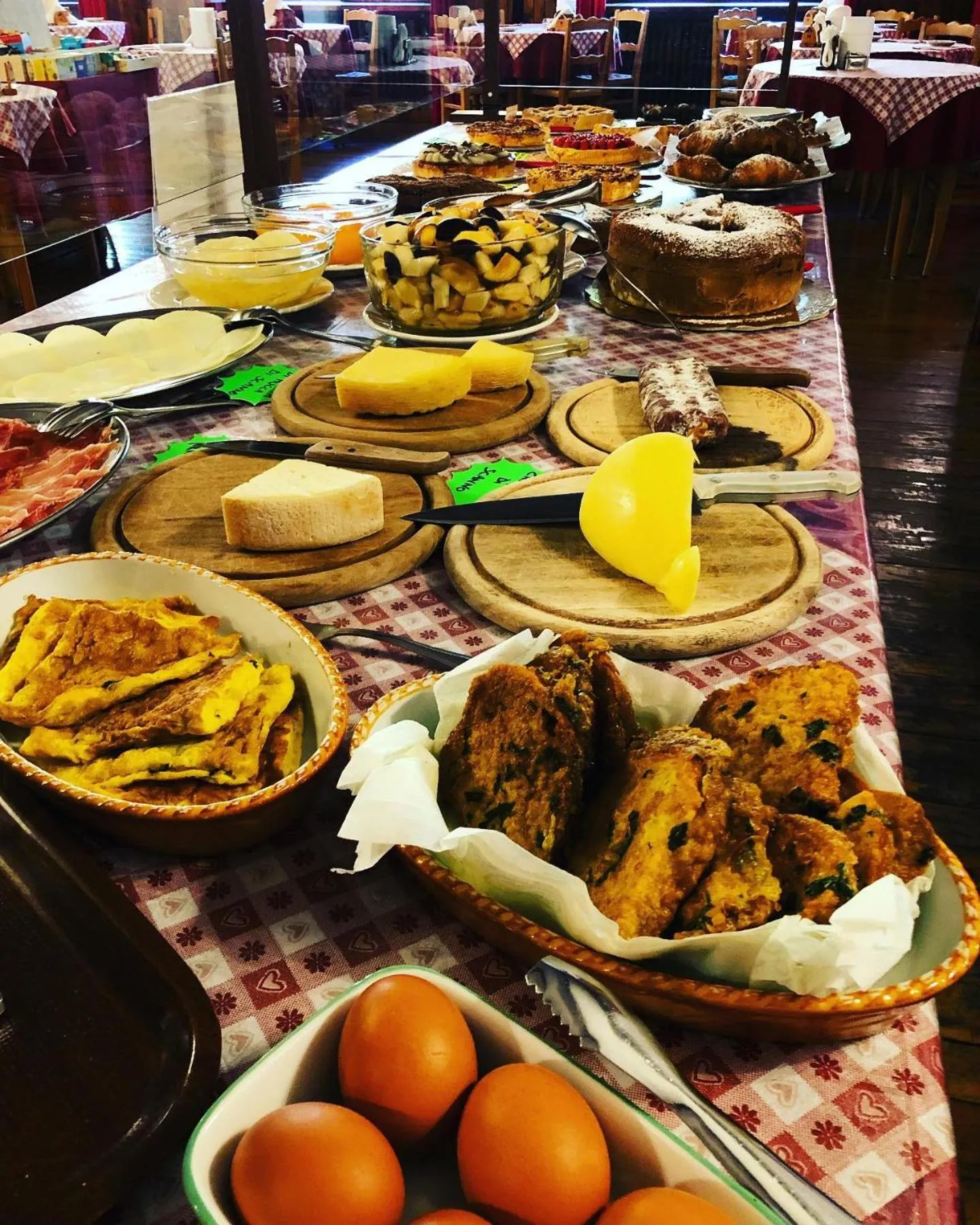 Breakfast in Hotel Garnì Mille Pini