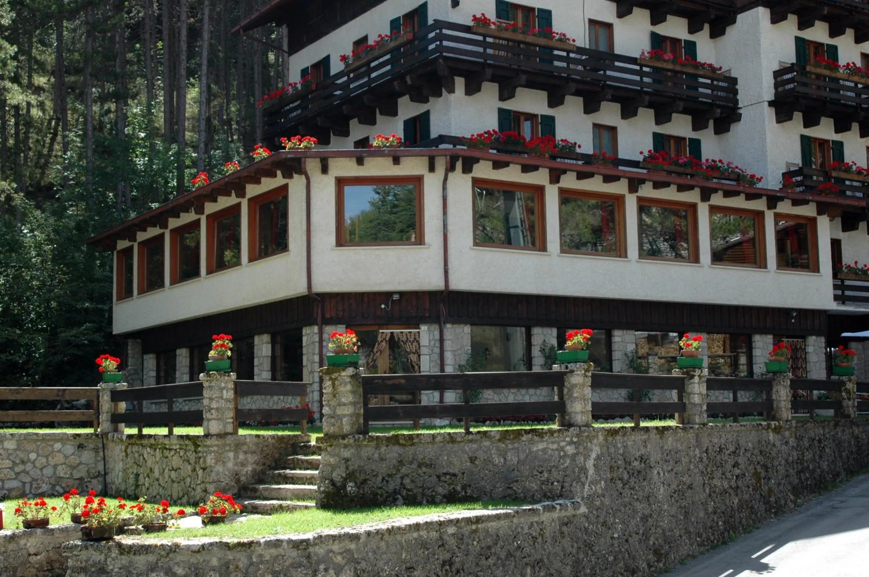 Property building in Hotel Garnì Mille Pini