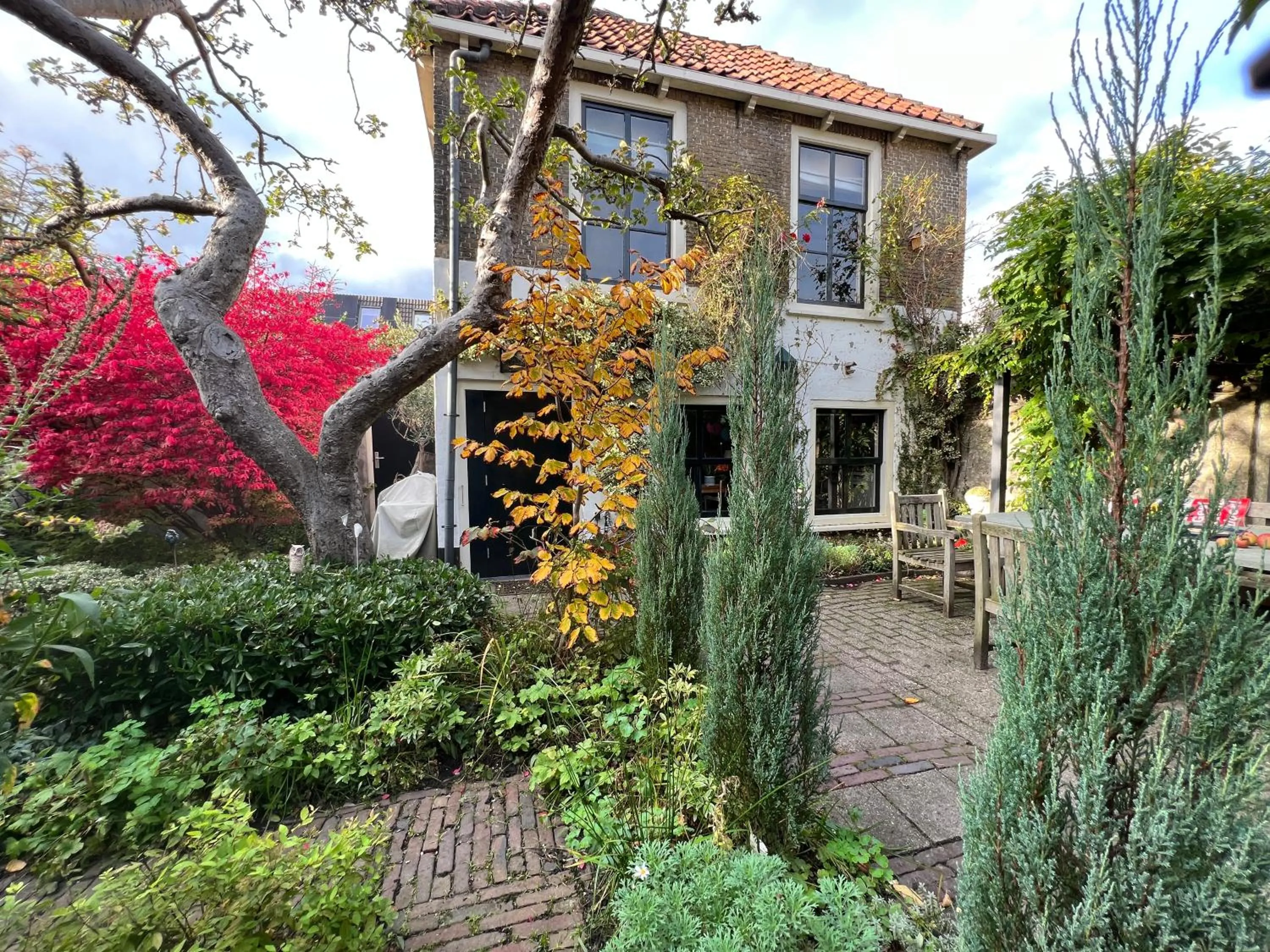 Garden in Apple Tree Cottage - charming home at beautiful canal in our idyllic garden