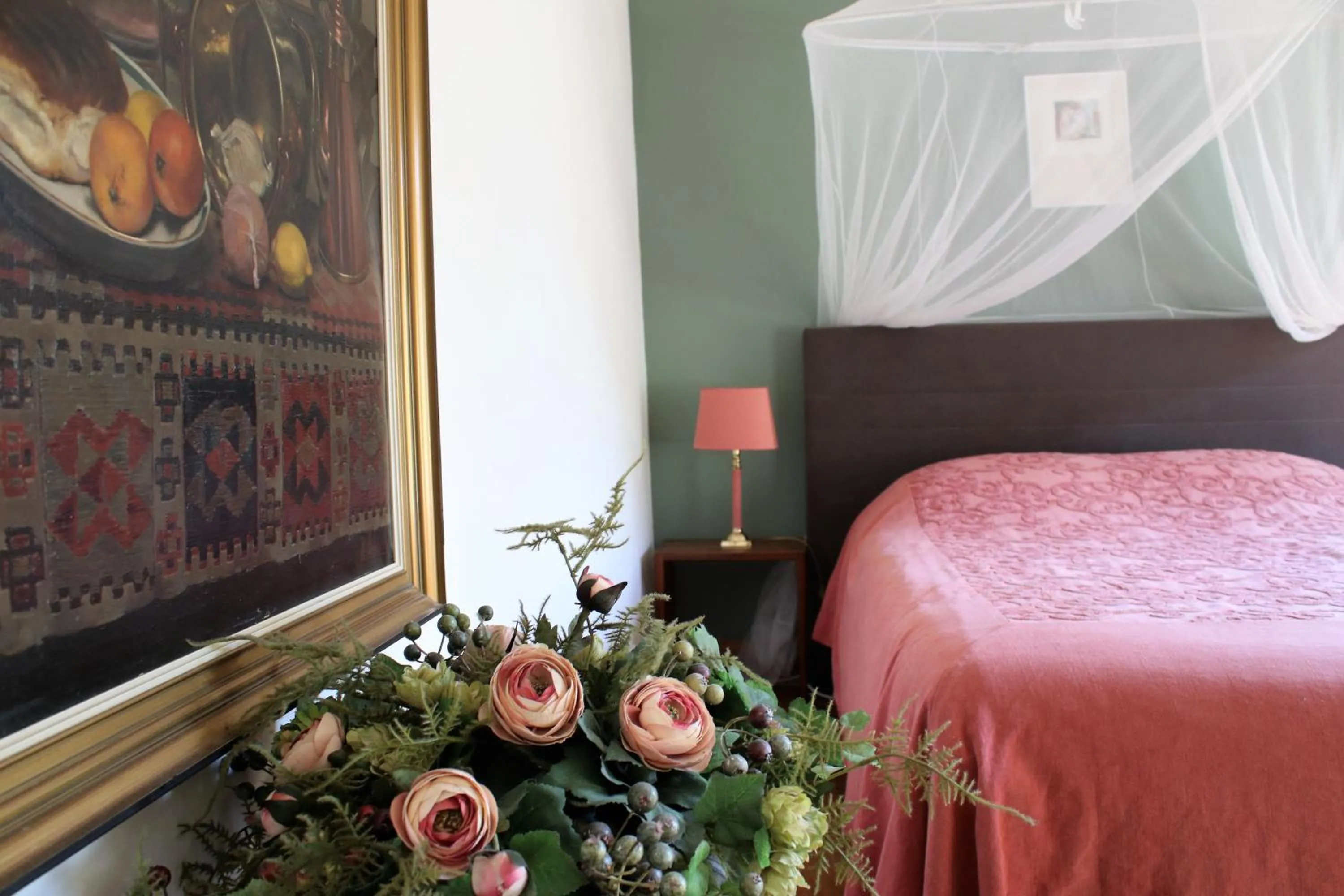 Bed in Apple Tree Cottage - charming home at beautiful canal in our idyllic garden